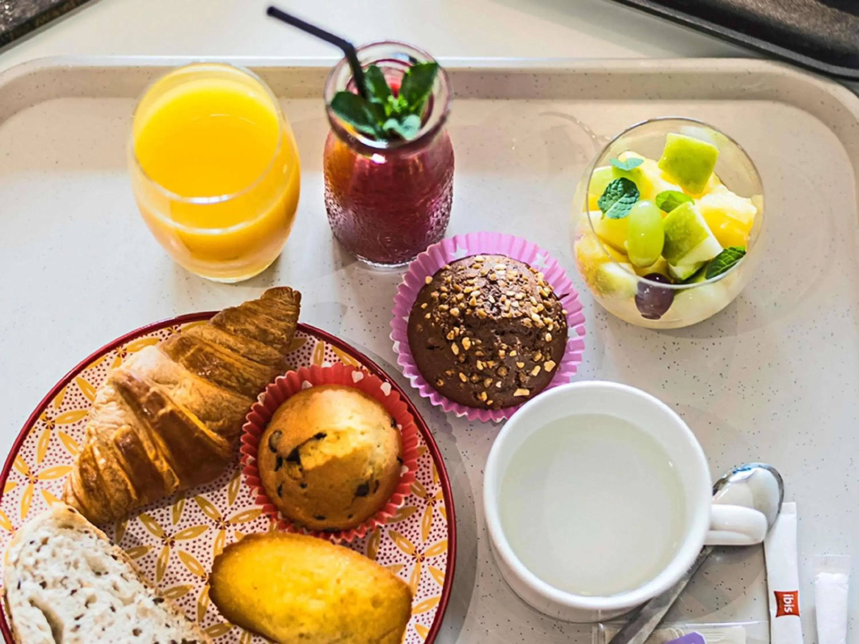 Lounge or bar in ibis Strasbourg Sud La Vigie Lounge or bar in ibis Strasbourg Sud La Vigie