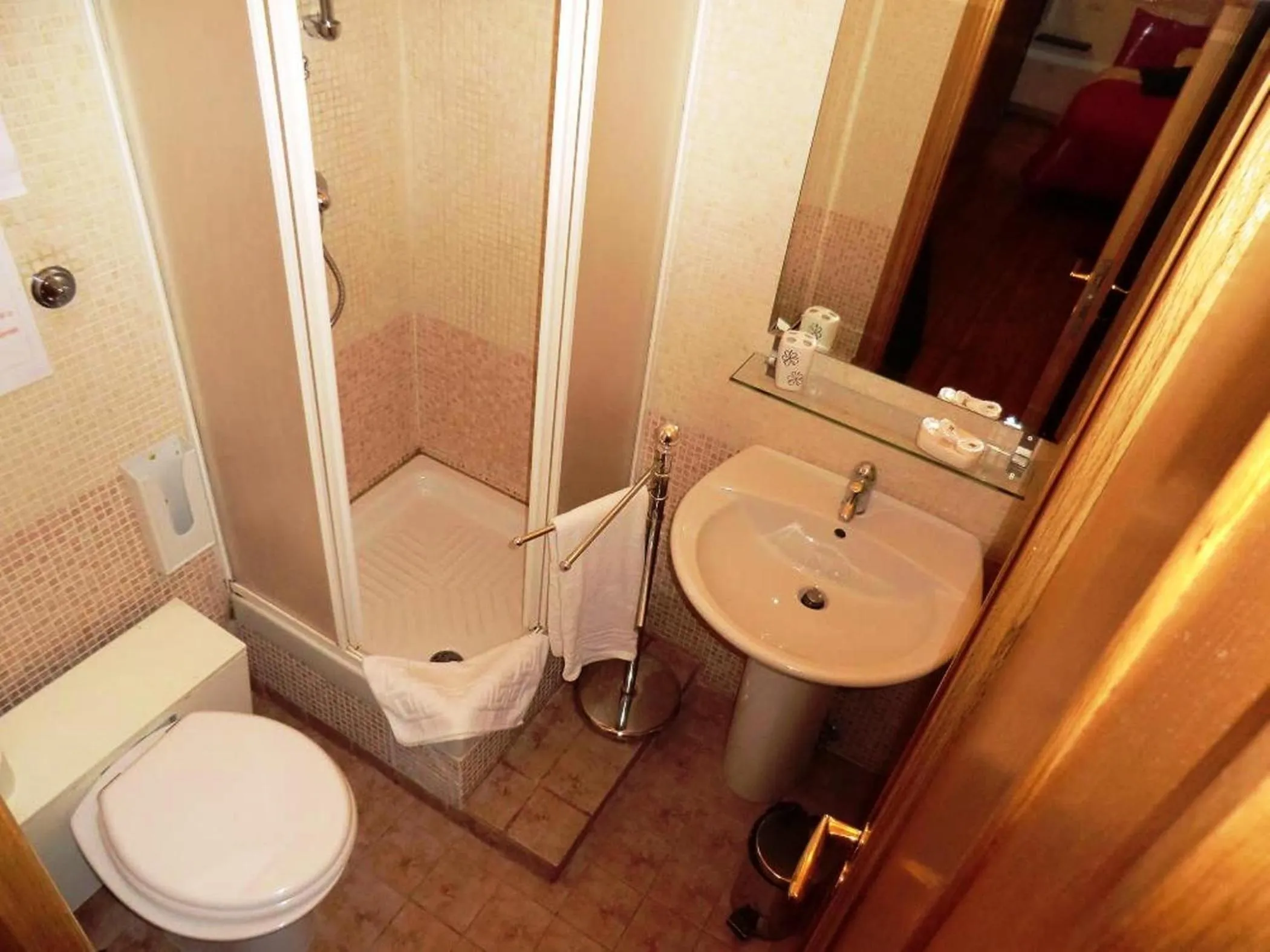 Bathroom in Caesar's Rooms