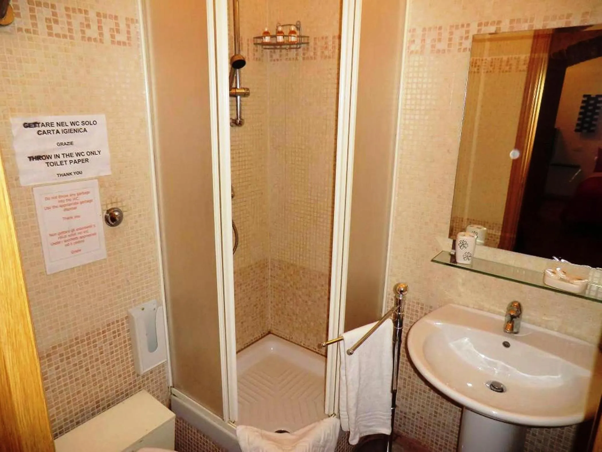 Bathroom in Caesar's Rooms