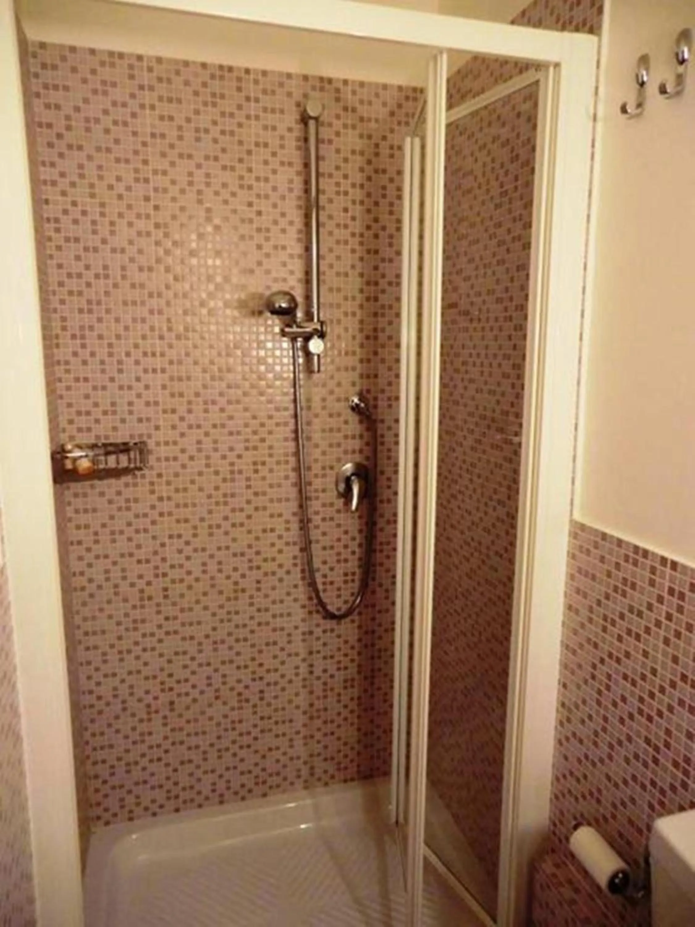Shower, Bathroom in Caesar's Rooms