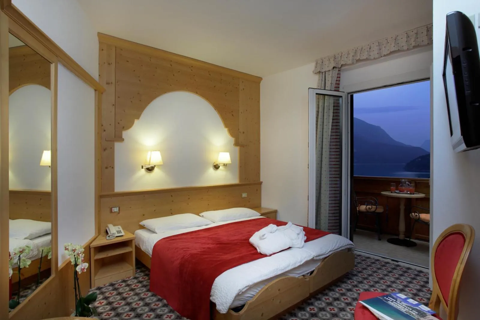 Photo of the whole room, Bed in Hotel Olympia