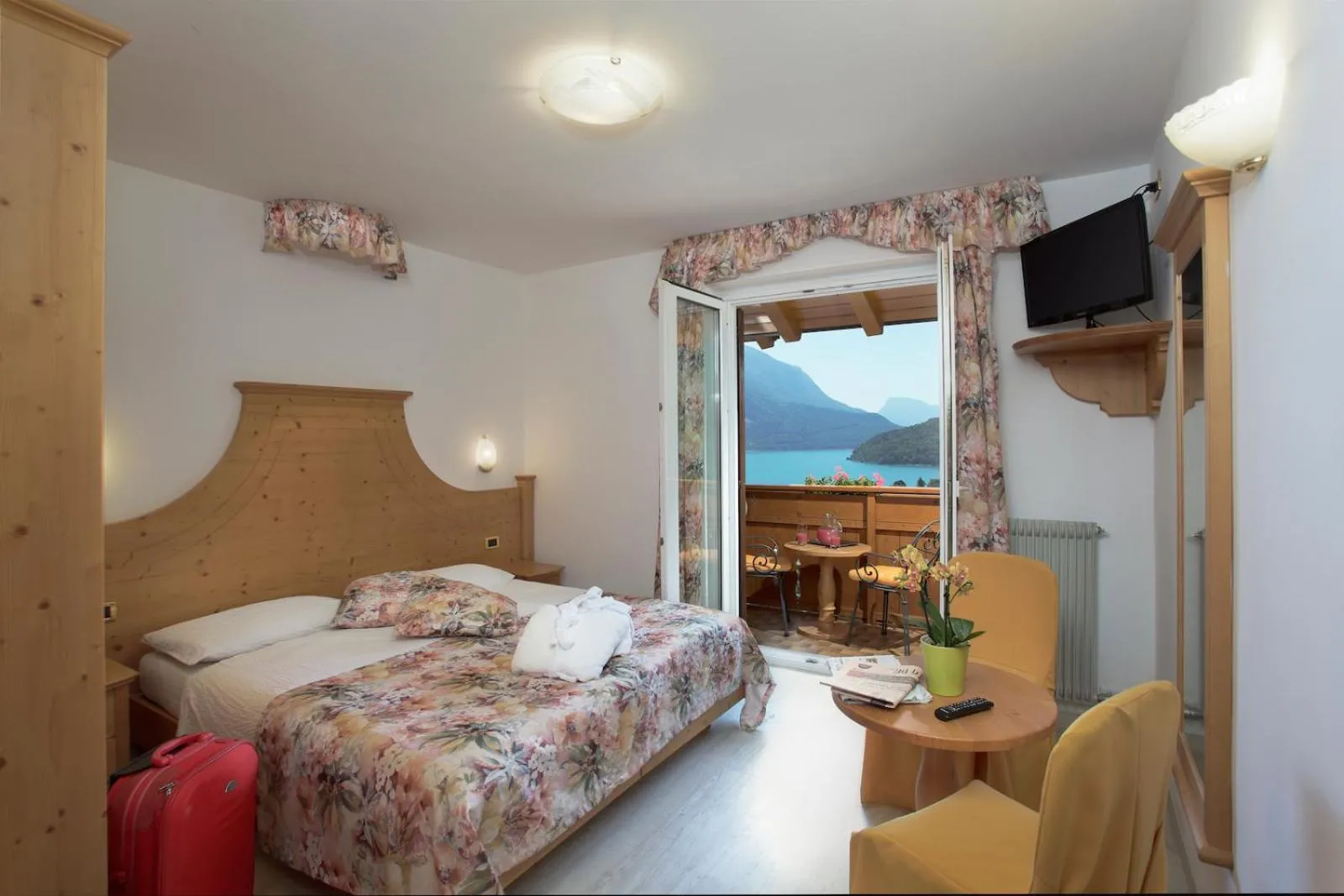 Photo of the whole room, Bed in Hotel Olympia