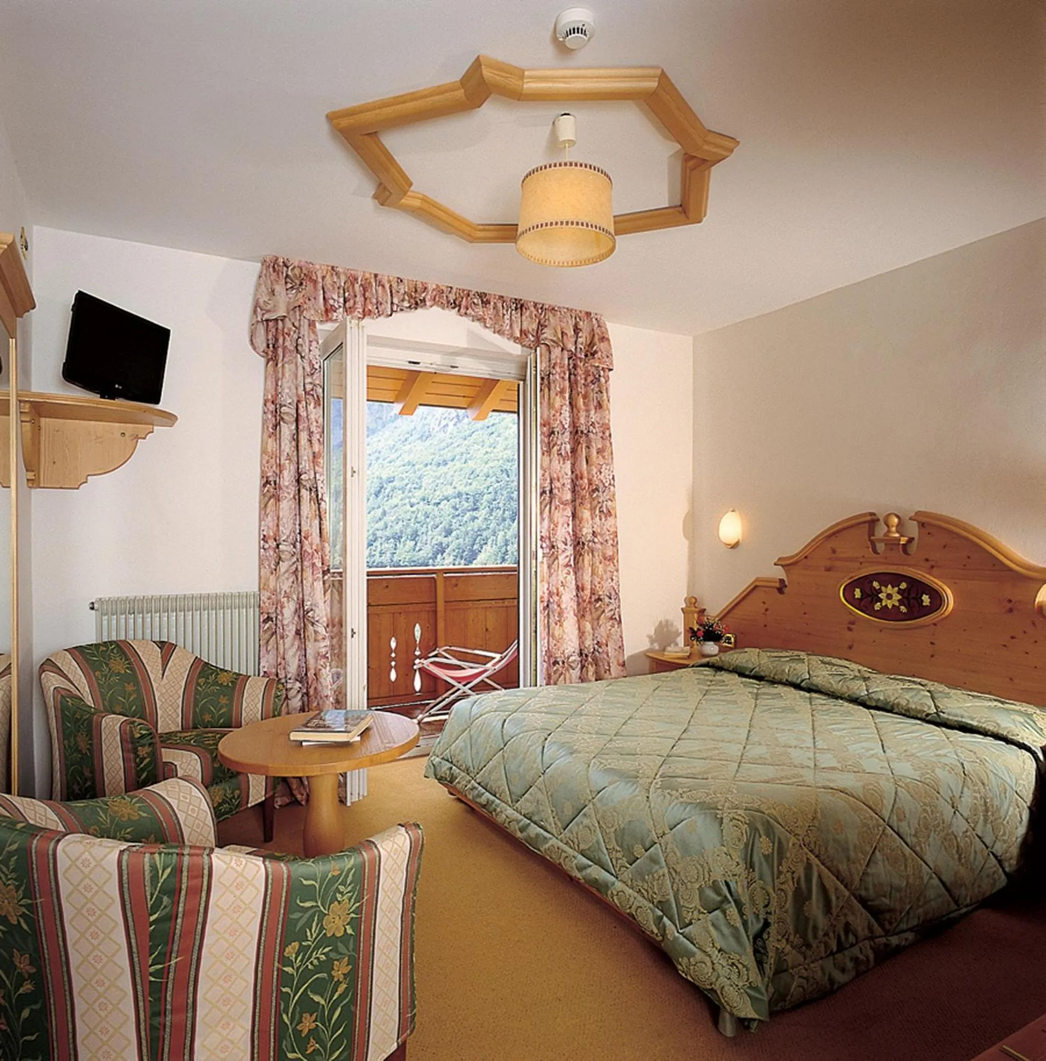 Balcony/Terrace, Bed in Hotel Olympia