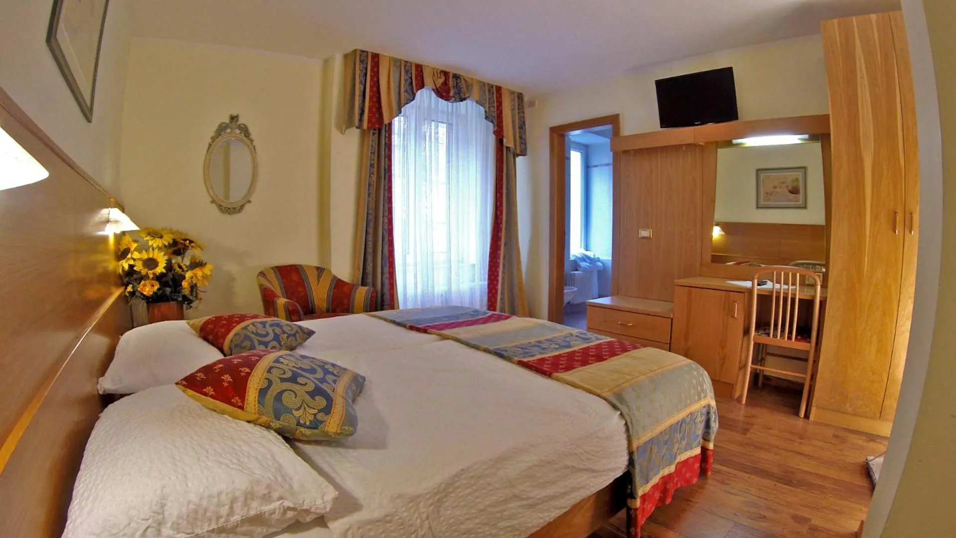 Photo of the whole room, Bed in Hotel Olympia