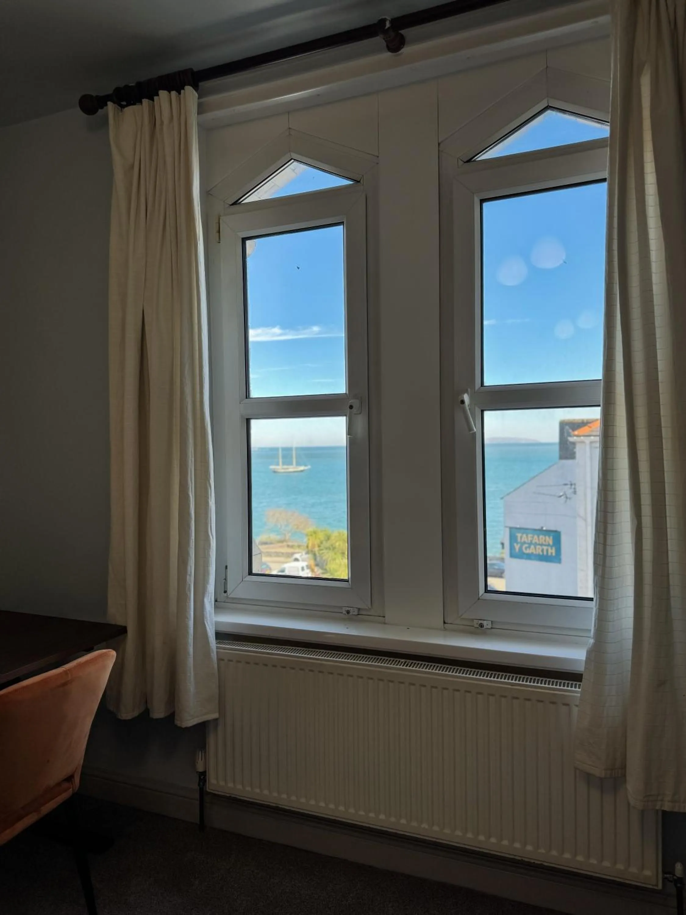 Nomi Rooms & Restaurant