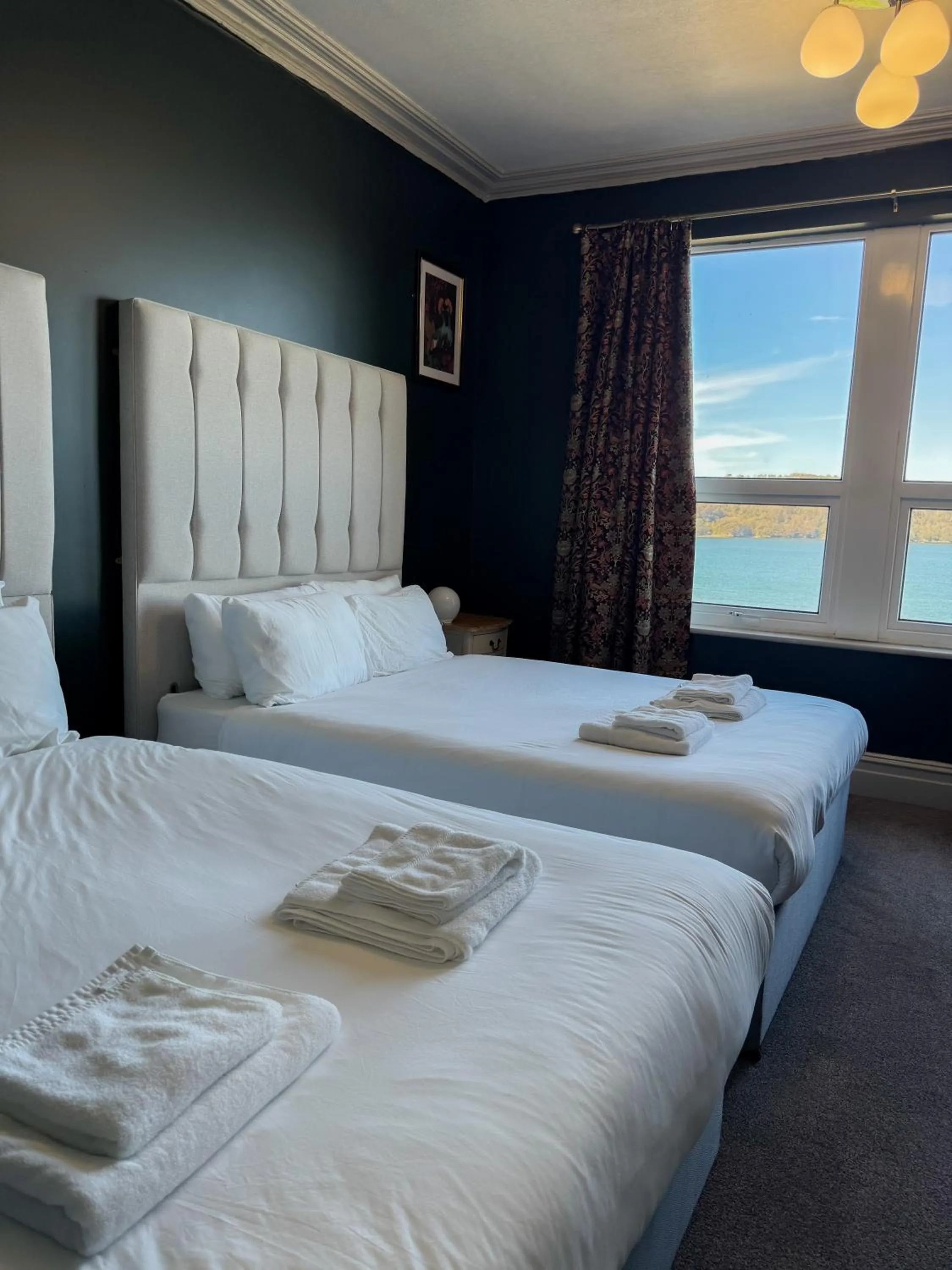 Bed in Nomi Rooms & Restaurant