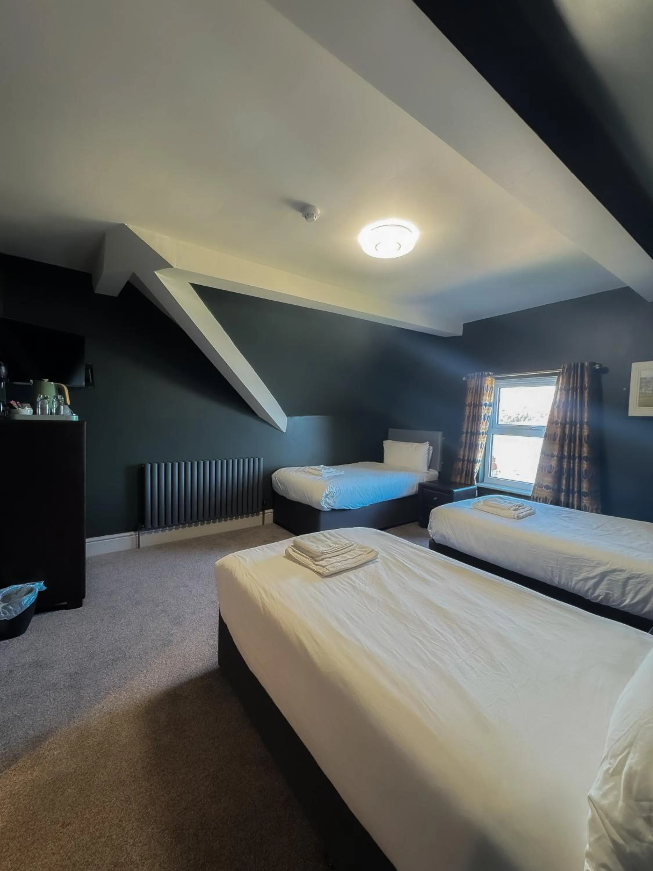 Bed in Nomi Rooms & Restaurant