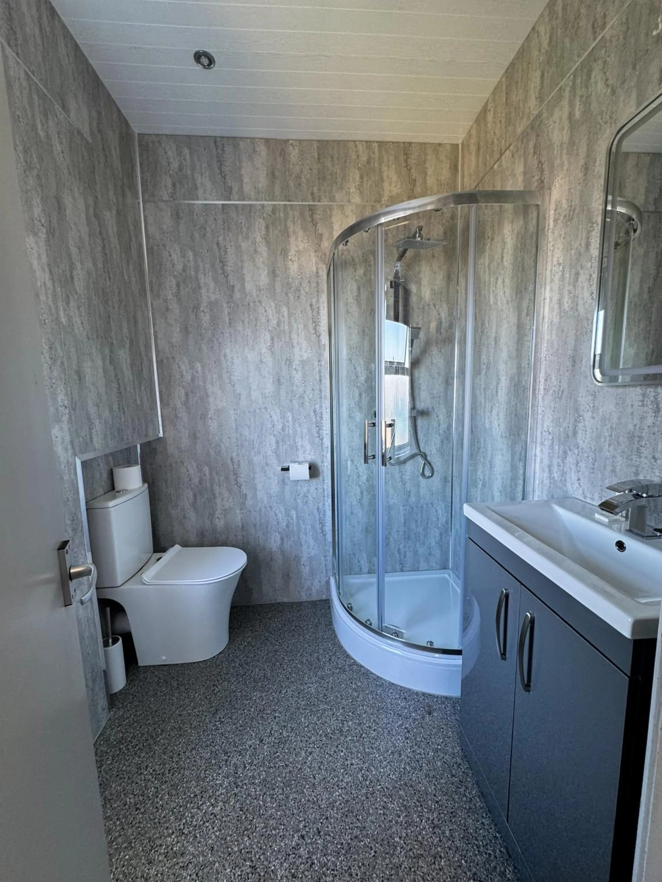 Nomi Rooms & Restaurant