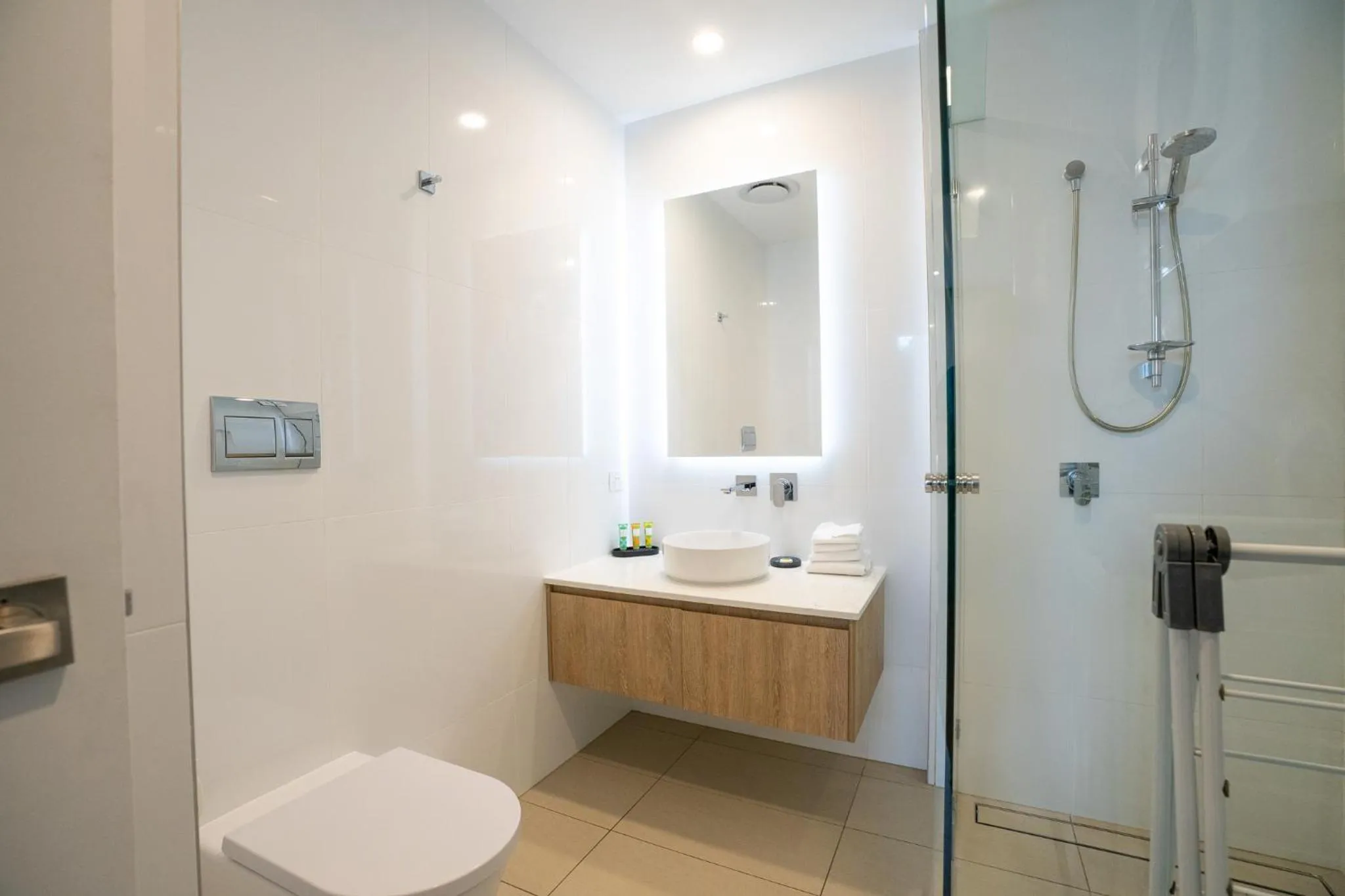 Shower in Iconic Kirra Beach Resort