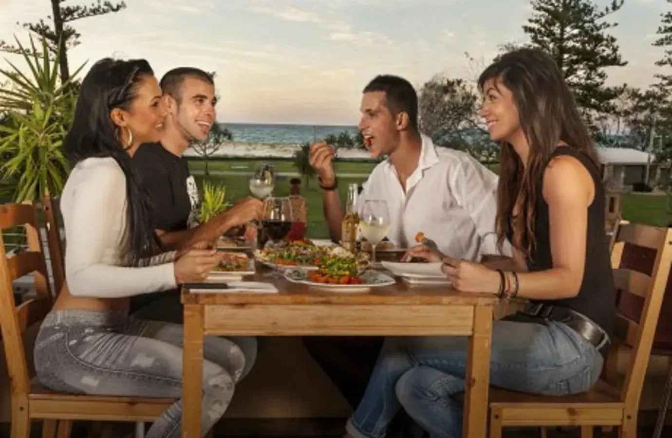 Restaurant/places to eat in Iconic Kirra Beach Resort Restaurant/places to eat in Iconic Kirra Beach Resort