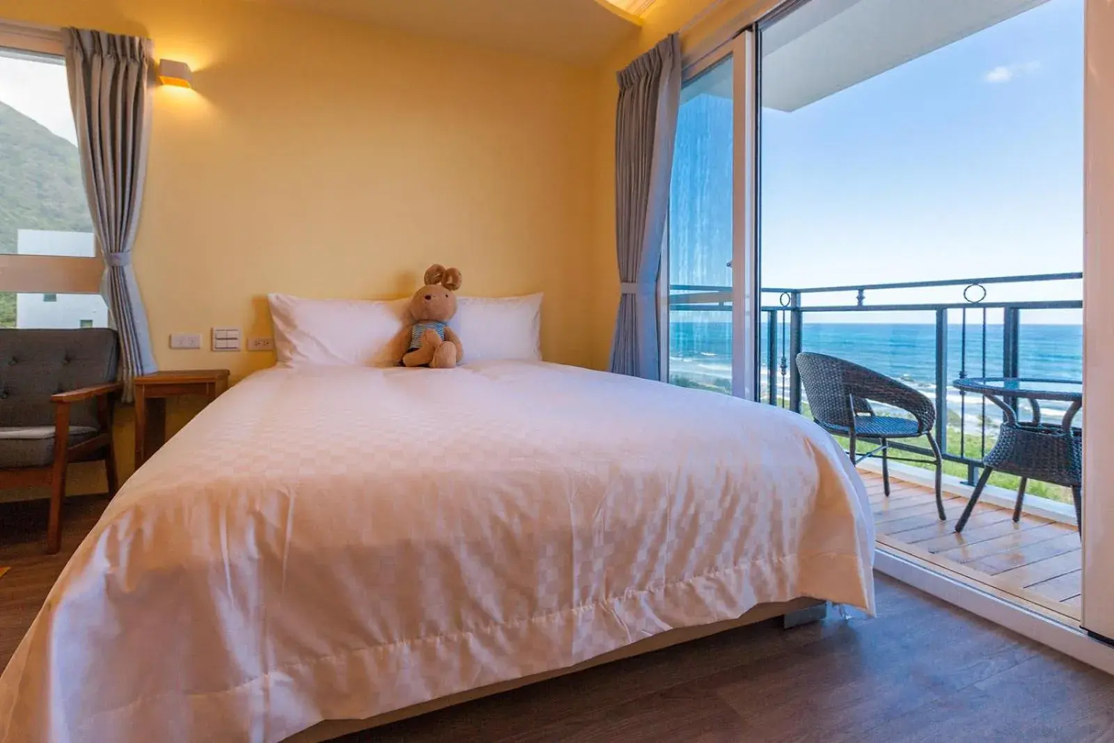 Bed in Sea Dragonfly Bed in Sea Dragonfly