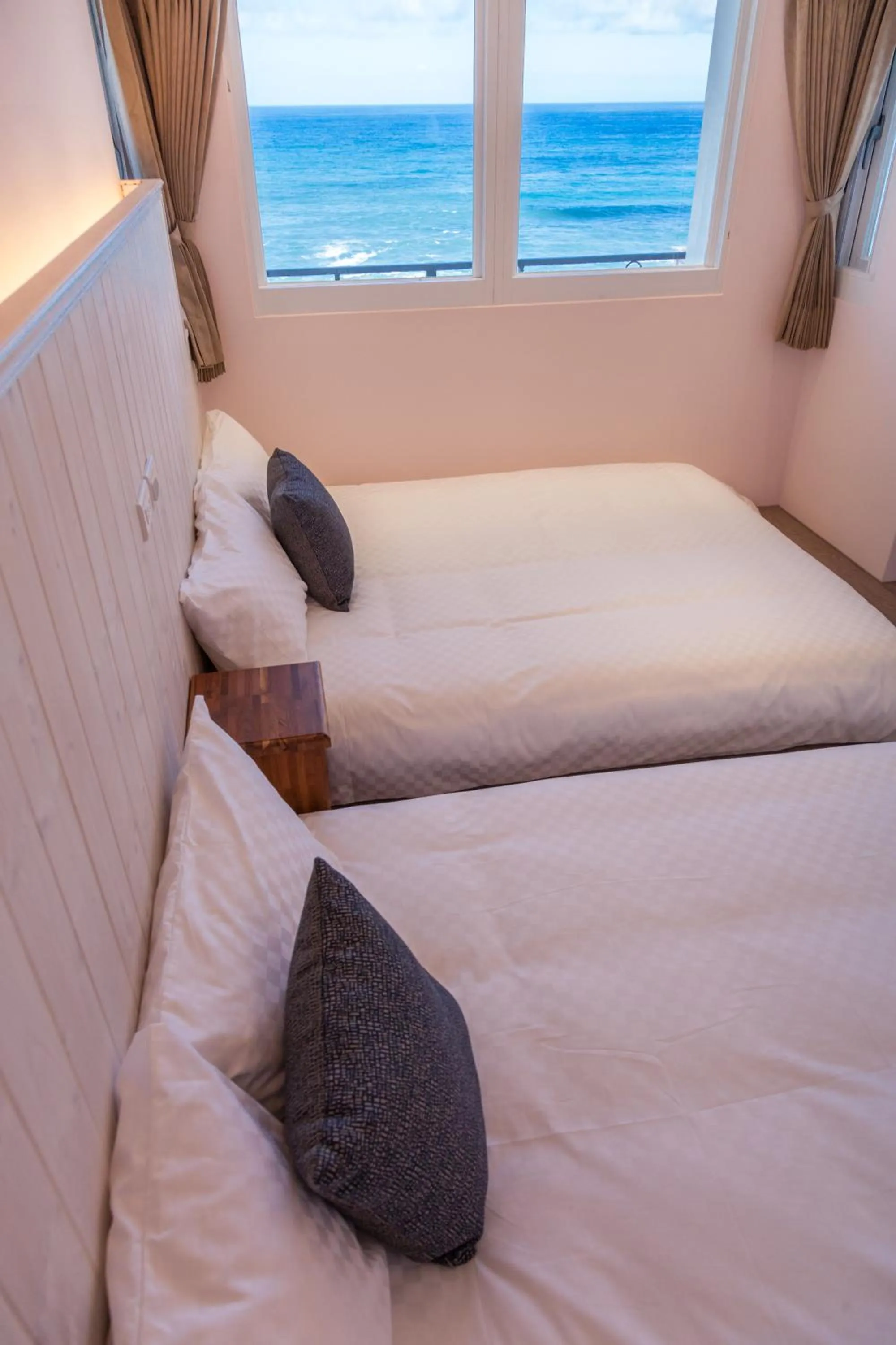 Bed in Sea Dragonfly