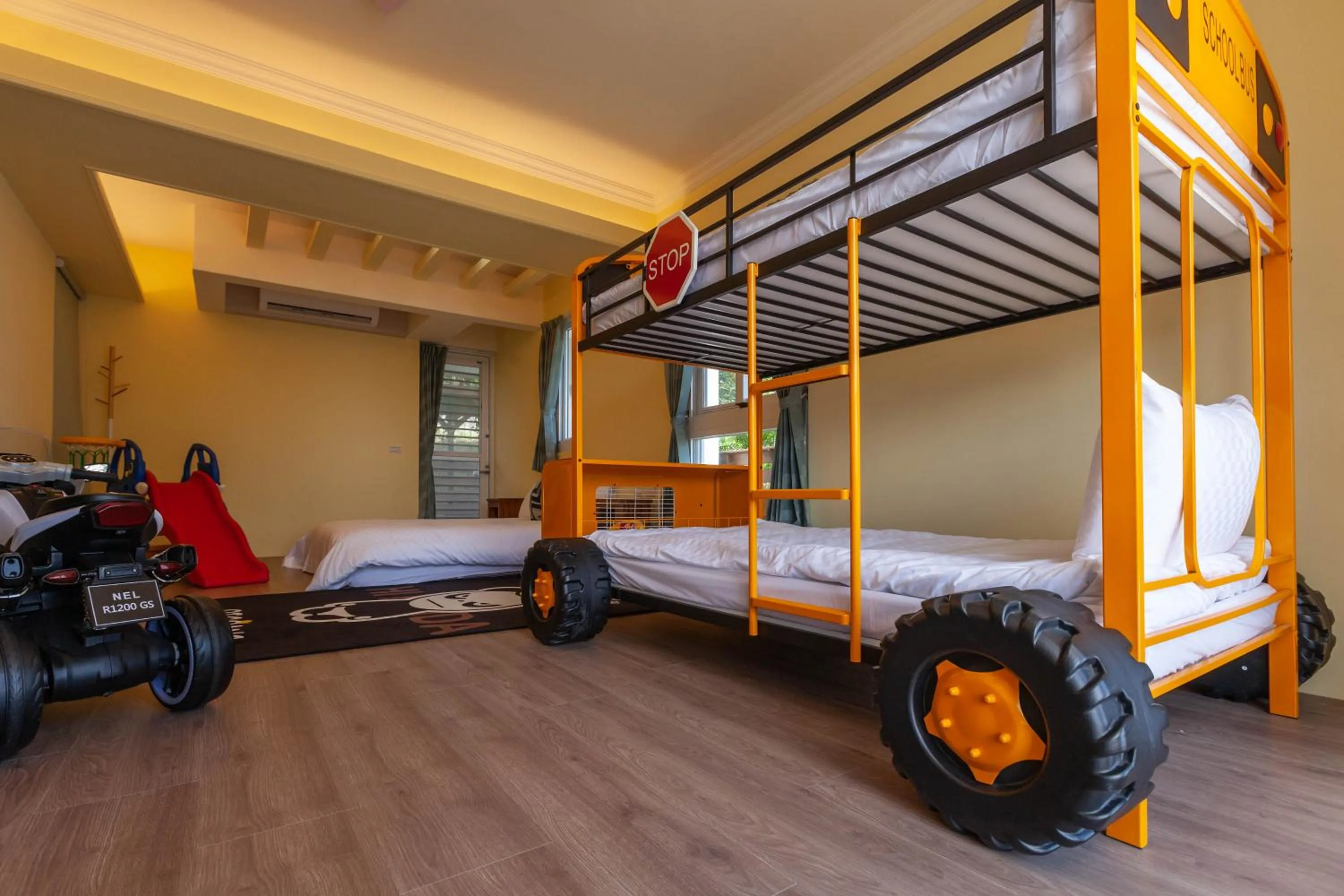 Bed in Sea Dragonfly