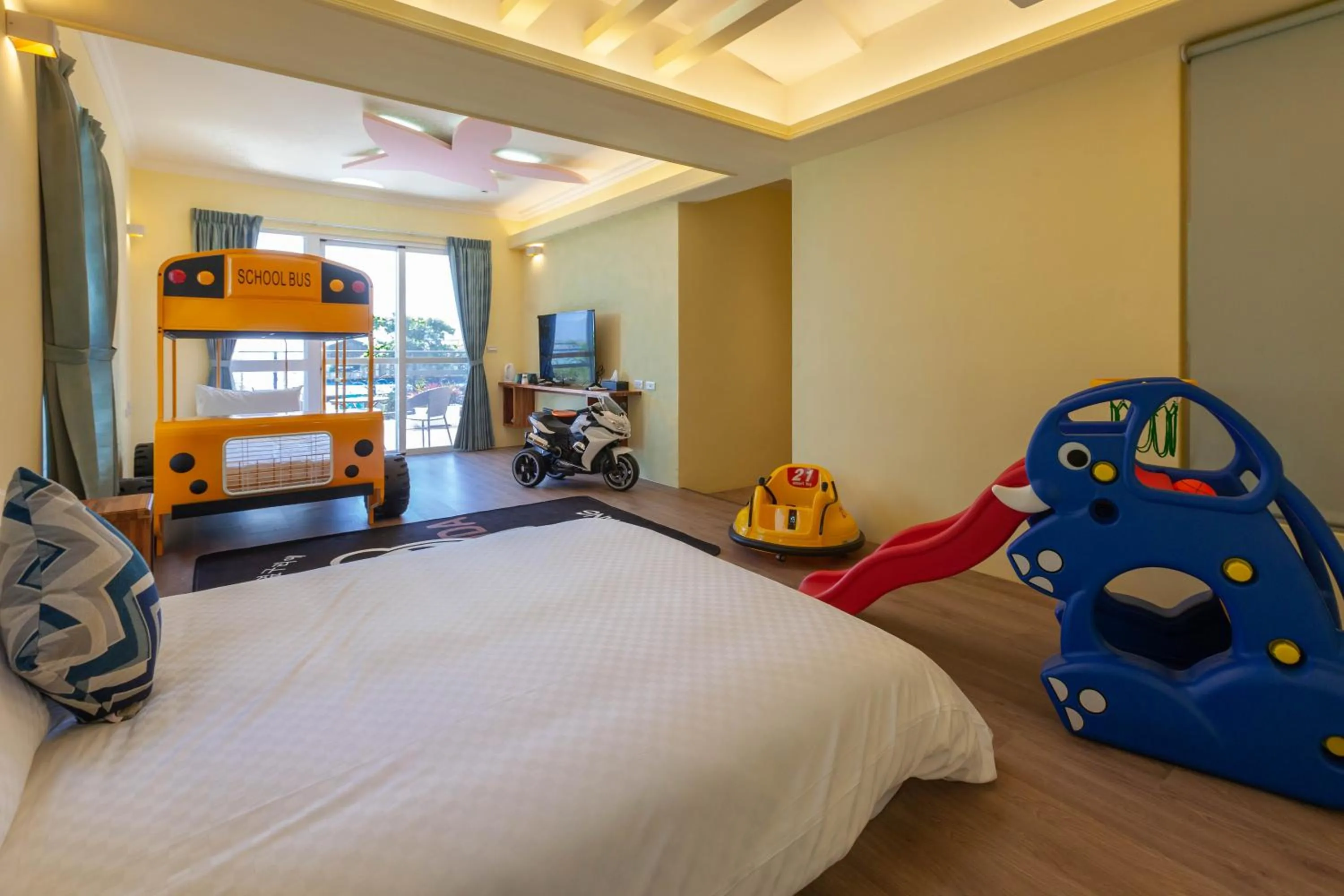 Bed in Sea Dragonfly