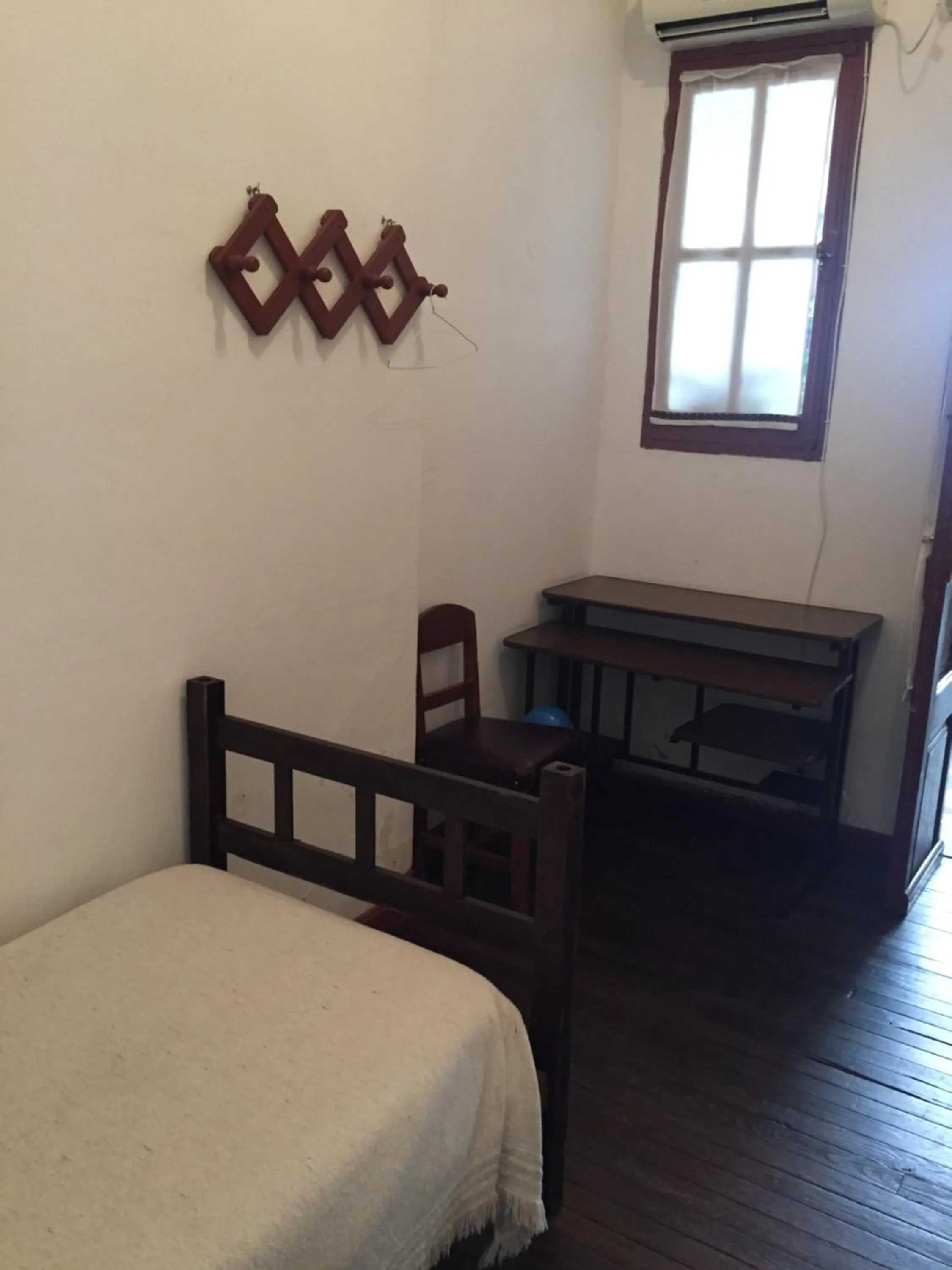 Photo of the whole room, Bed in Posada Casa de Borgoña