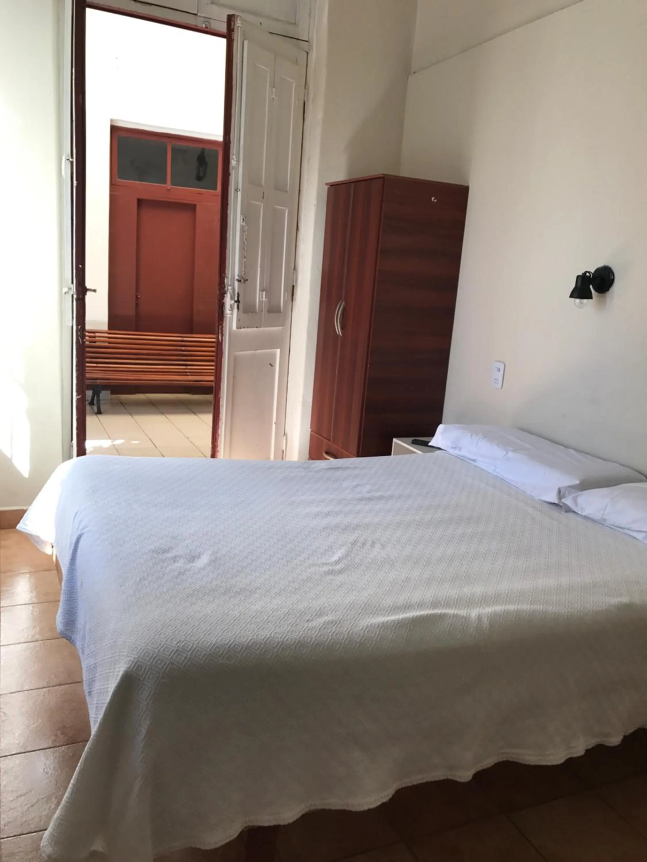 Photo of the whole room, Bed in Posada Casa de Borgoña