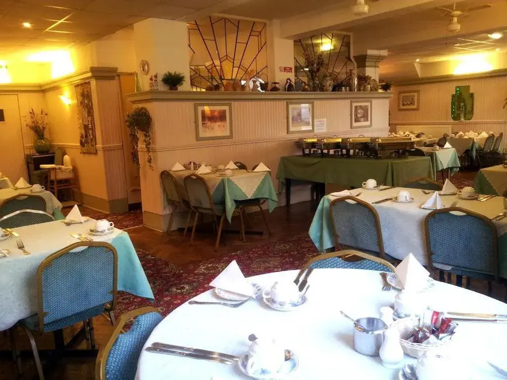 Dining area in The New Osterley Hotel Dining area in The New Osterley Hotel