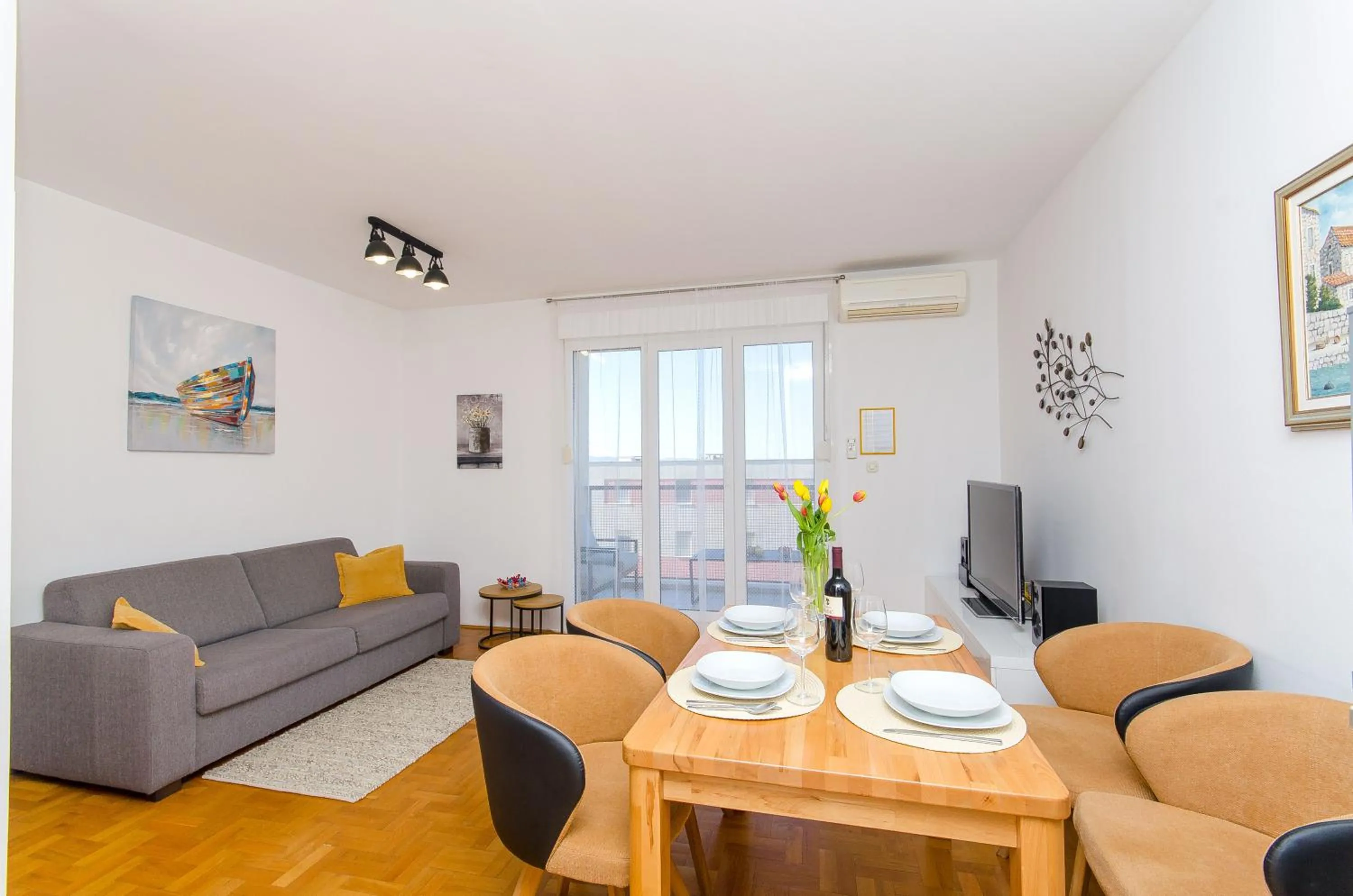 Apartment with Balcony in Apartment Smile with secure private garage