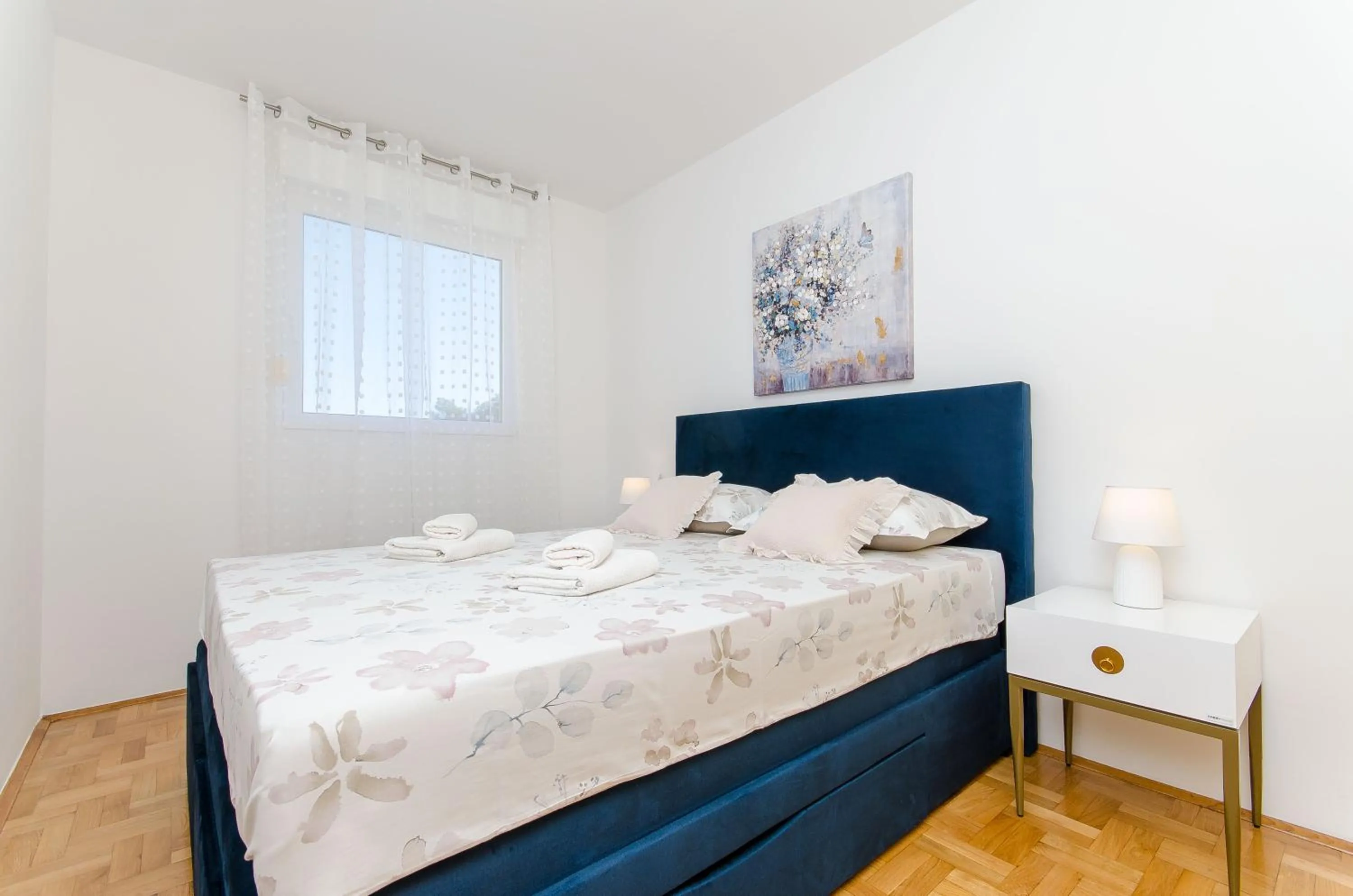 Apartment Smile with secure private garage