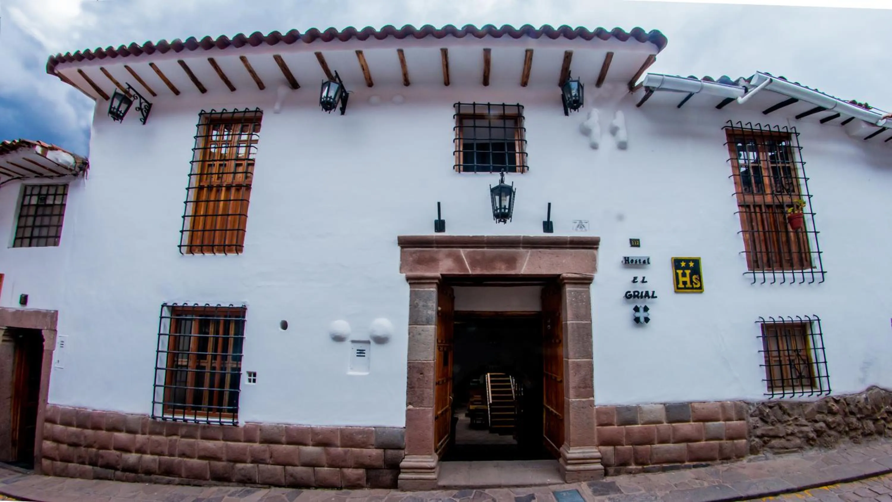 Facade/entrance in Hostal El Grial