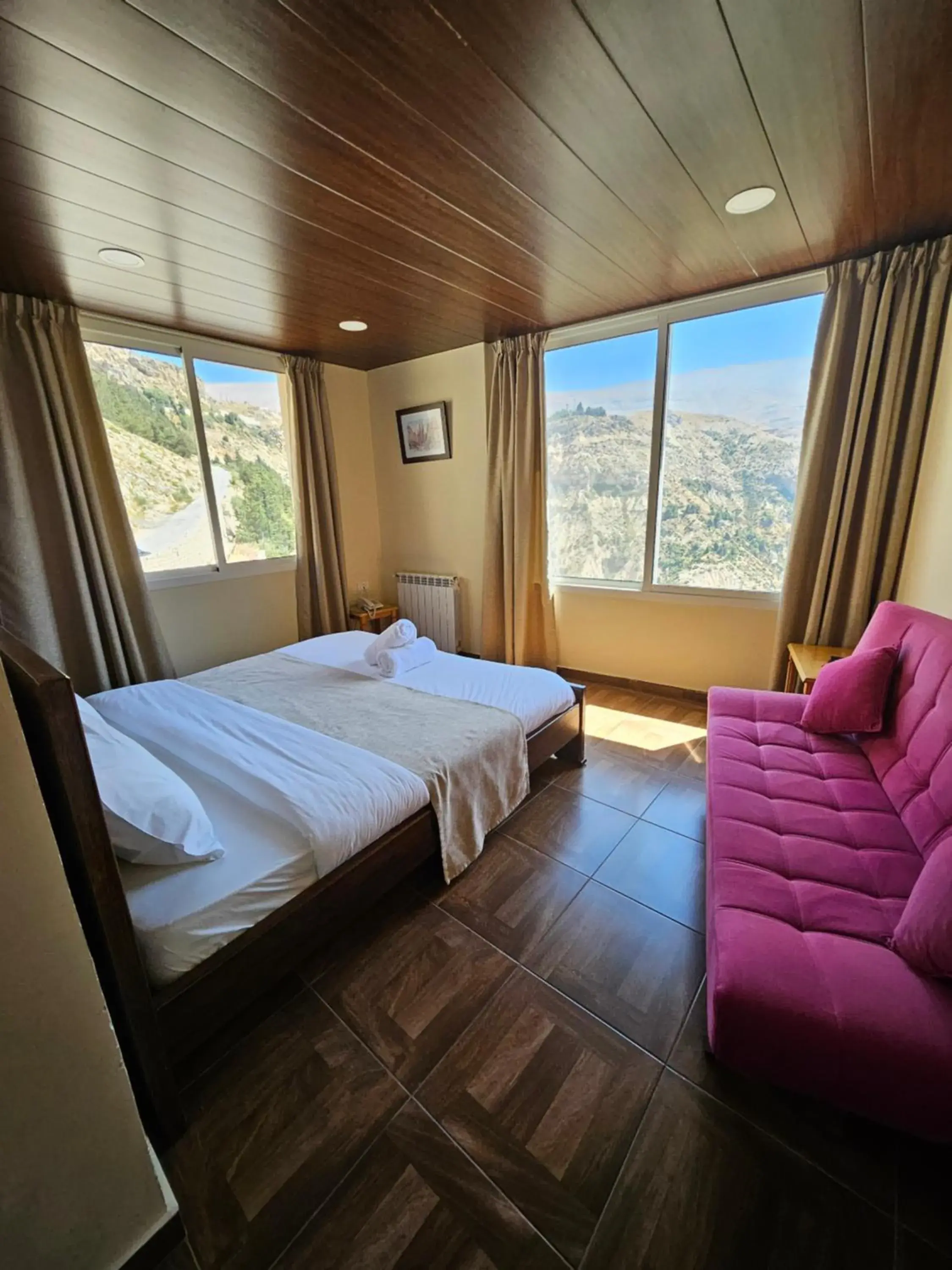 Deluxe Double Room in Hotel L'Aiglon Deluxe Double Room in Hotel L'Aiglon