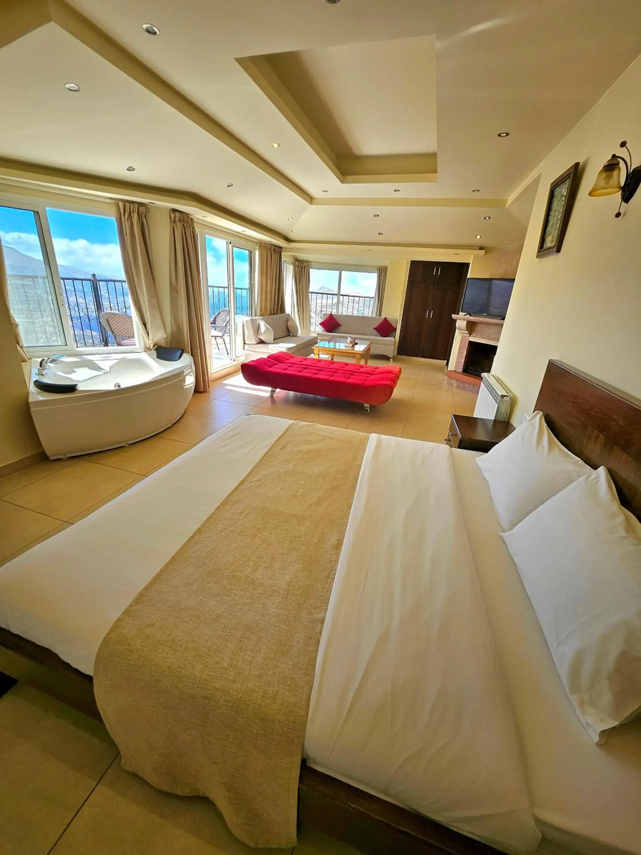 Deluxe Suite with Spa Bath in Hotel L'Aiglon Deluxe Suite with Spa Bath in Hotel L'Aiglon