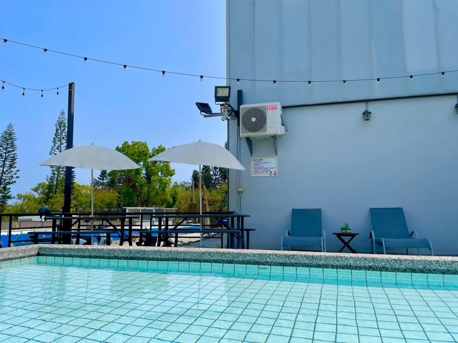 Property building in Loju Seaview Homestay