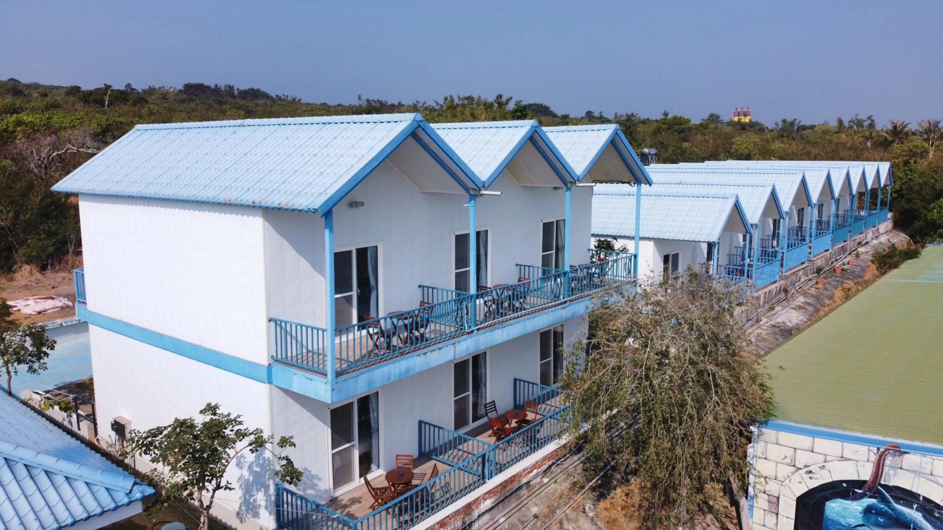 Property building in Loju Seaview Homestay
