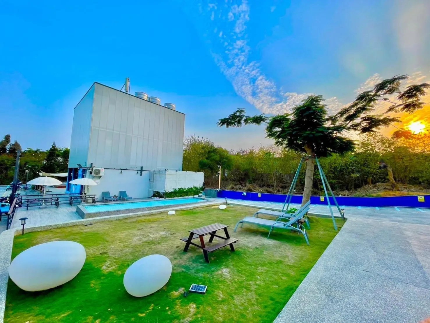 Property building in Loju Seaview Homestay