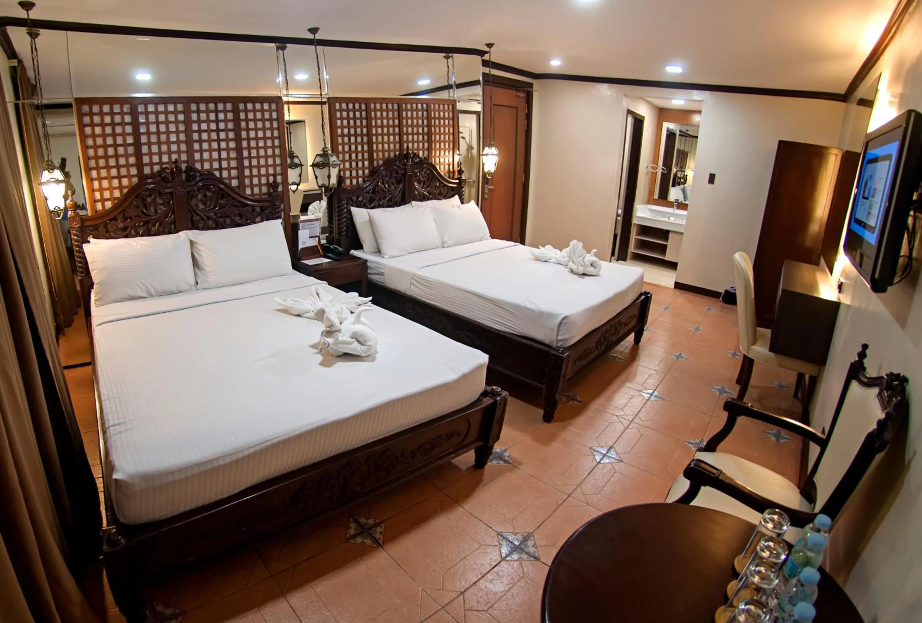 Bed in Vigan Plaza Hotel
