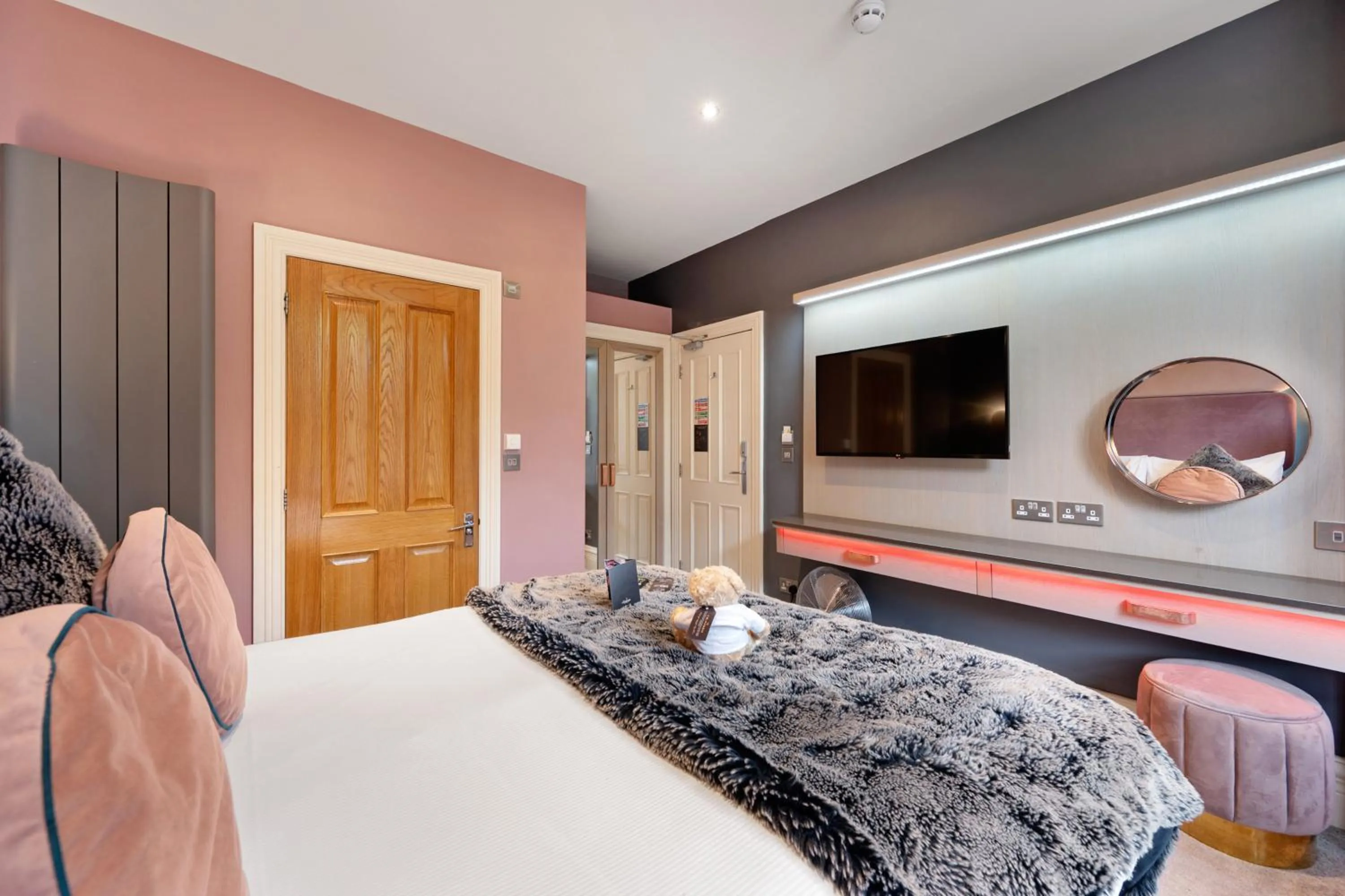 TV and multimedia, Bed in The Cranleigh Boutique