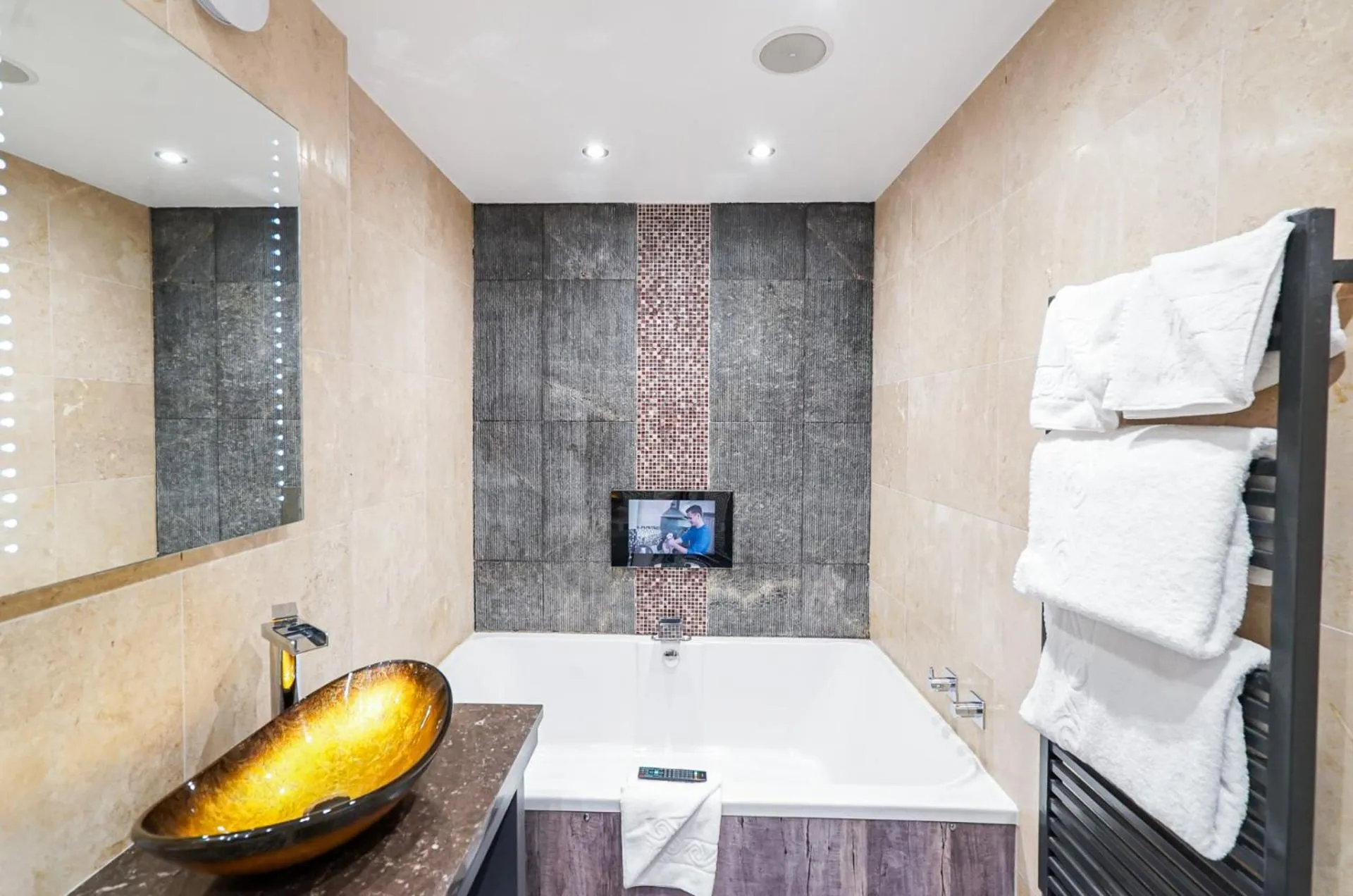 Bathroom, Bed in The Cranleigh Boutique