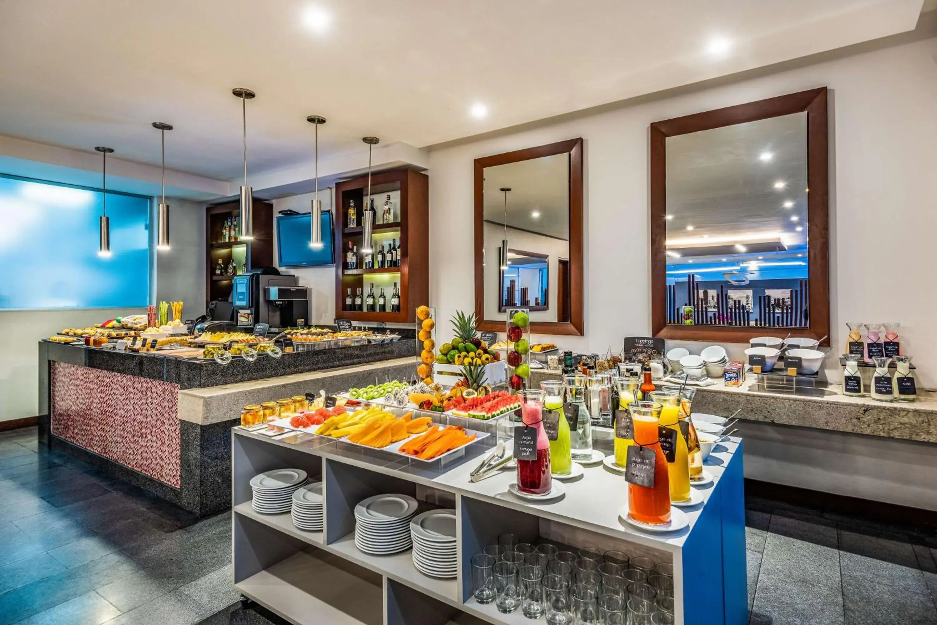 Breakfast in NH Bogota Urban 93 Royal Breakfast in NH Bogota Urban 93 Royal