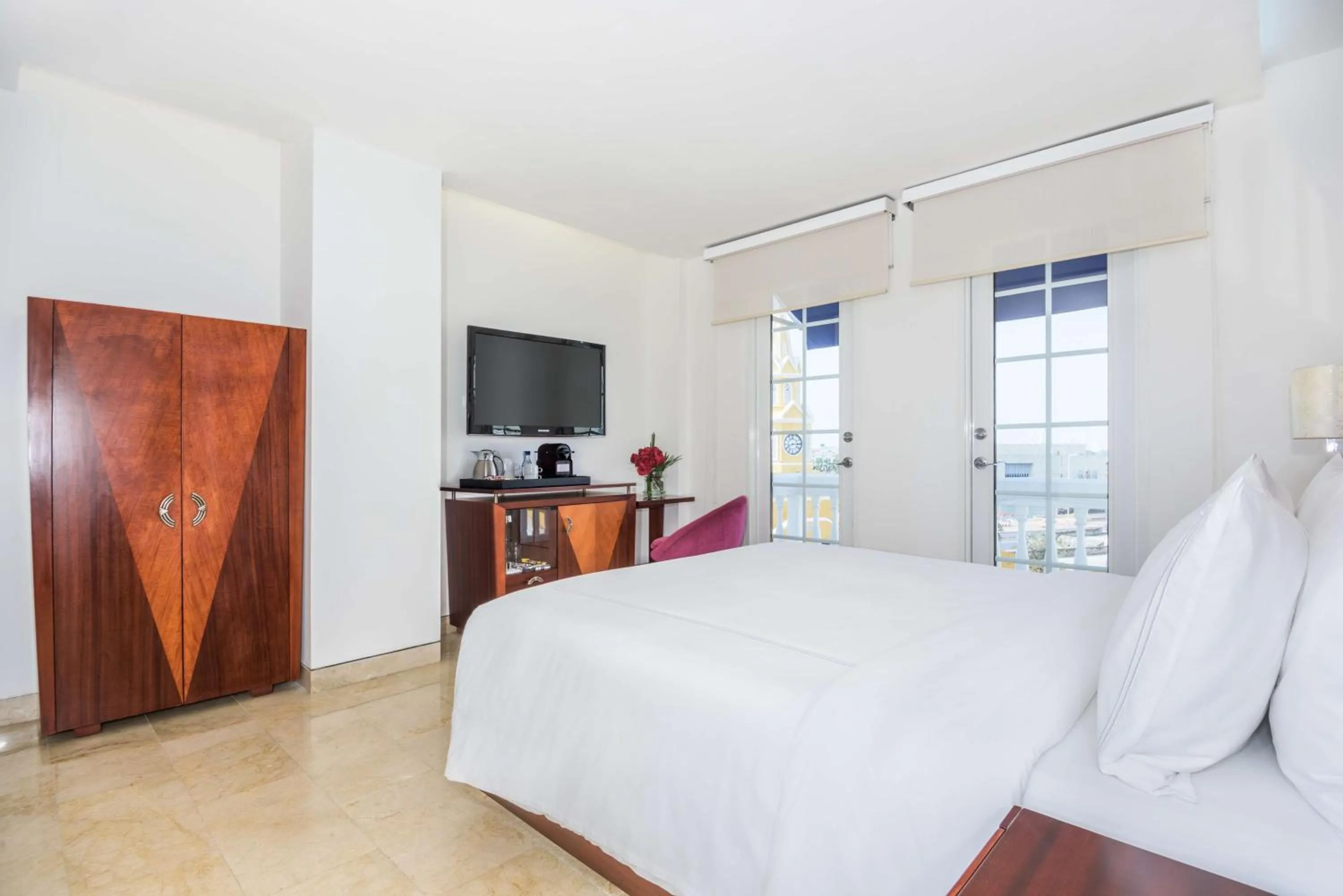 Photo of the whole room, Bed in NH Royal Urban Cartagena