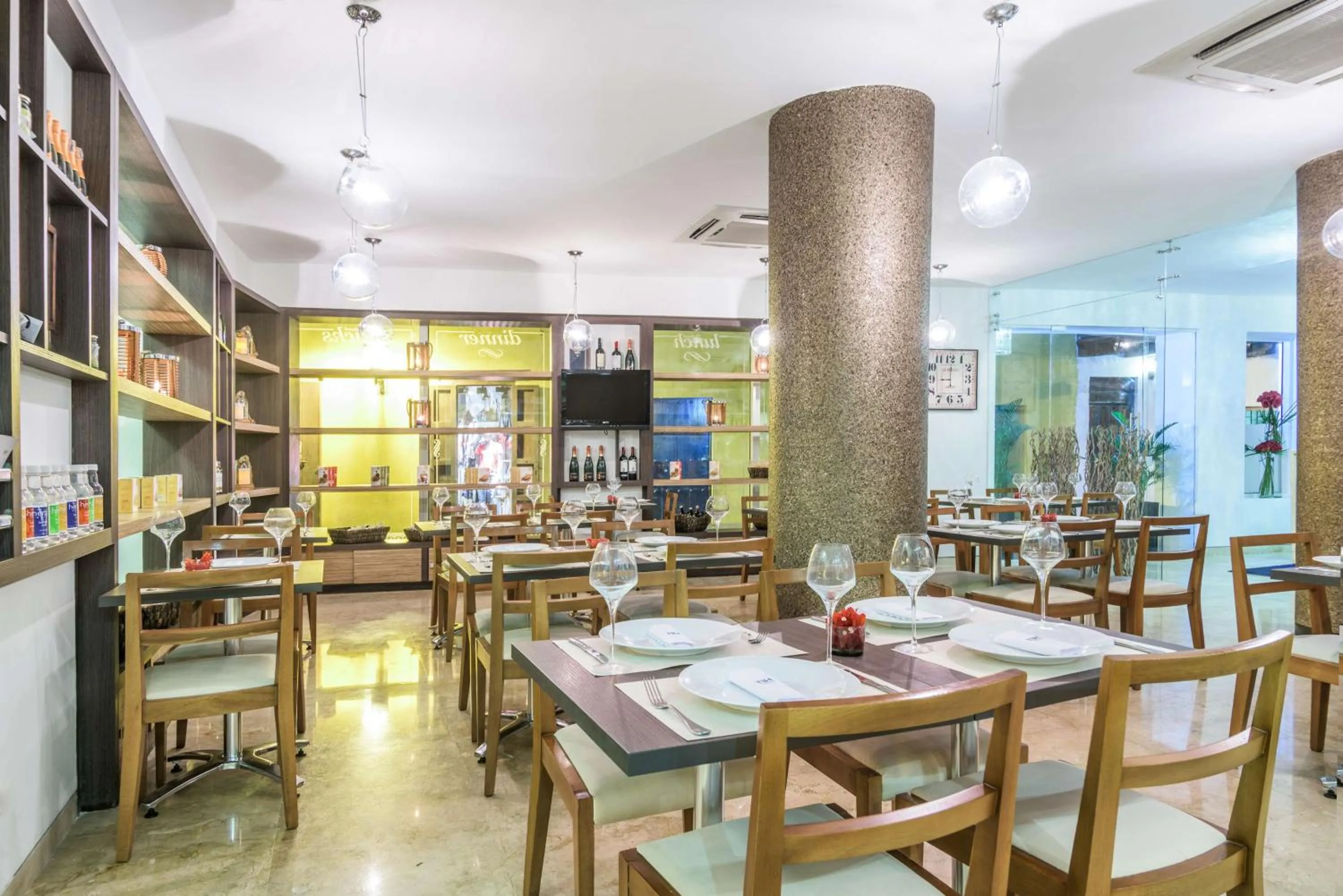 Restaurant/places to eat in NH Royal Urban Cartagena