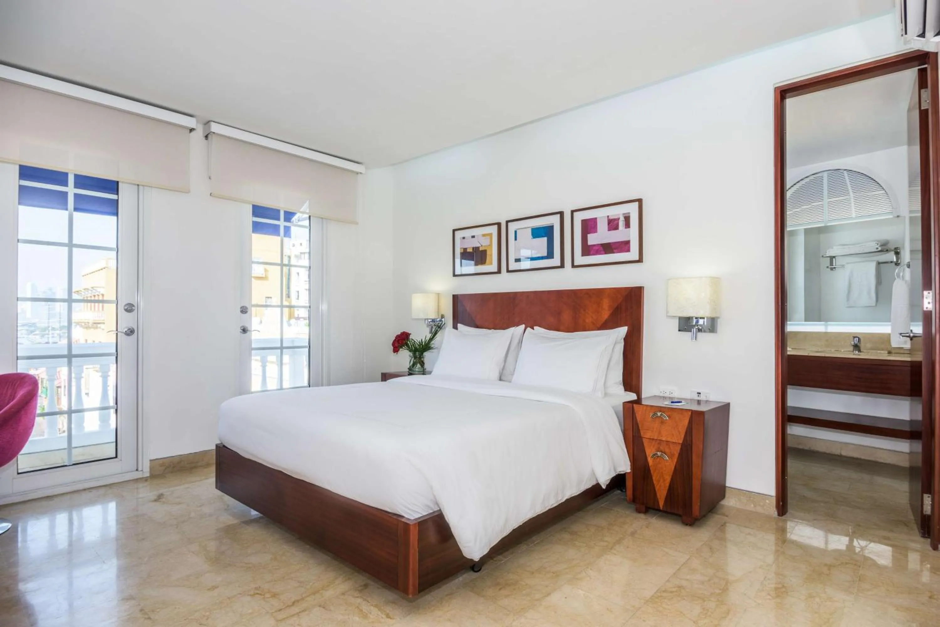 Photo of the whole room, Bed in NH Royal Urban Cartagena