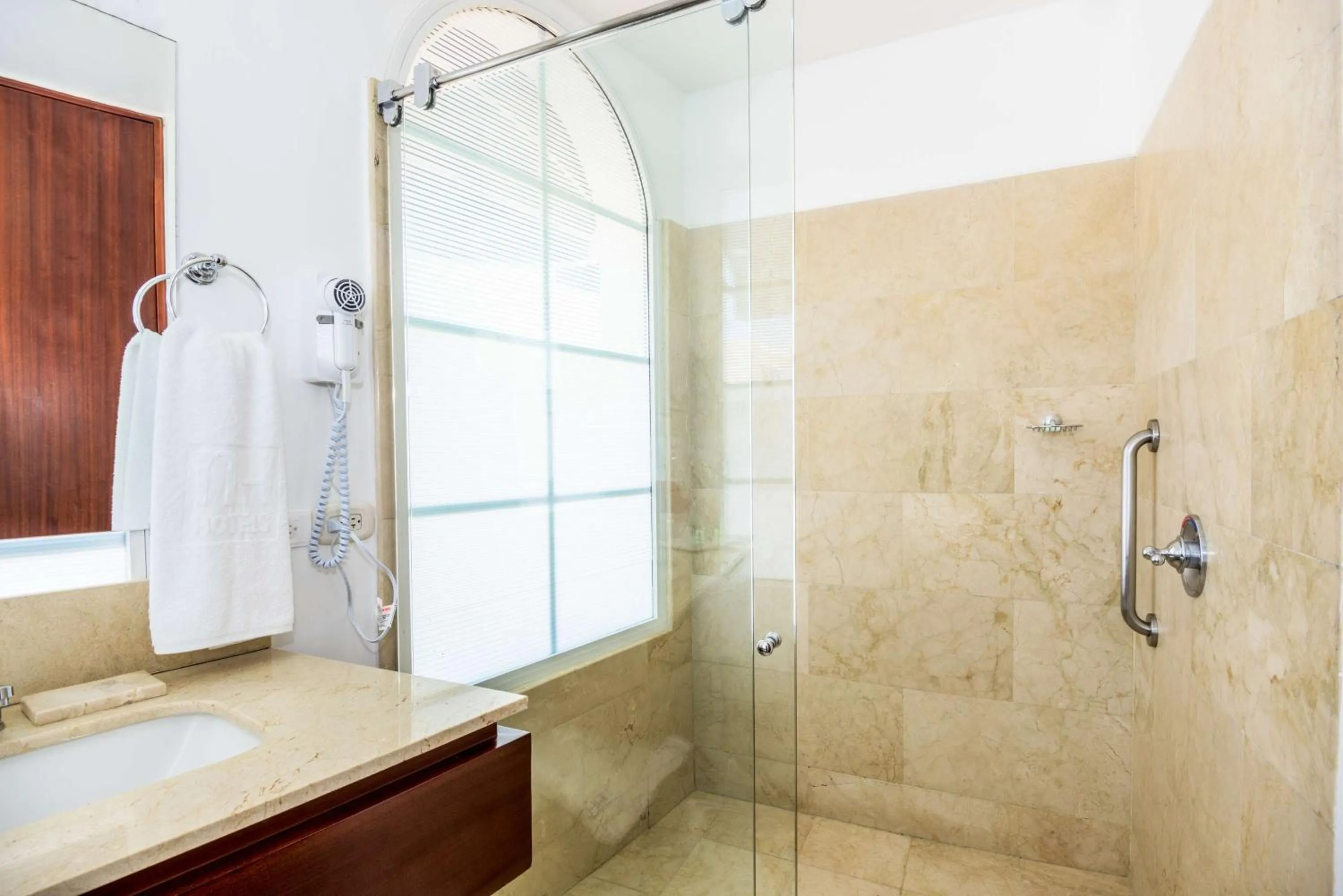 Bathroom in NH Royal Urban Cartagena