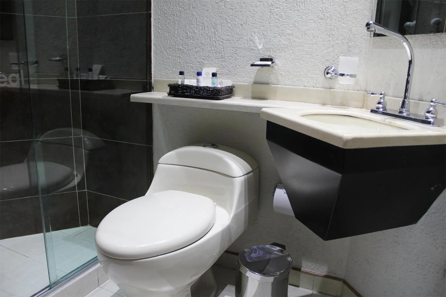 Toilet in Hotel Santafe Real