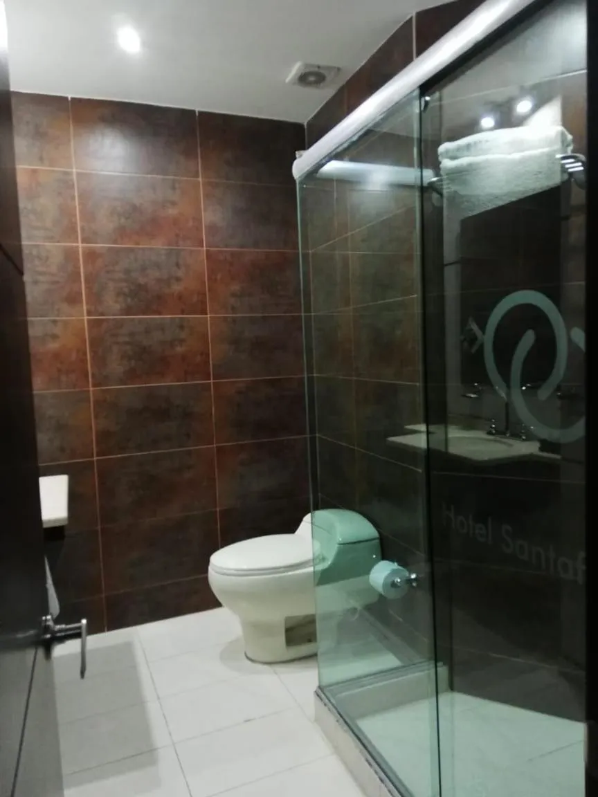 Bathroom in Hotel Santafe Real