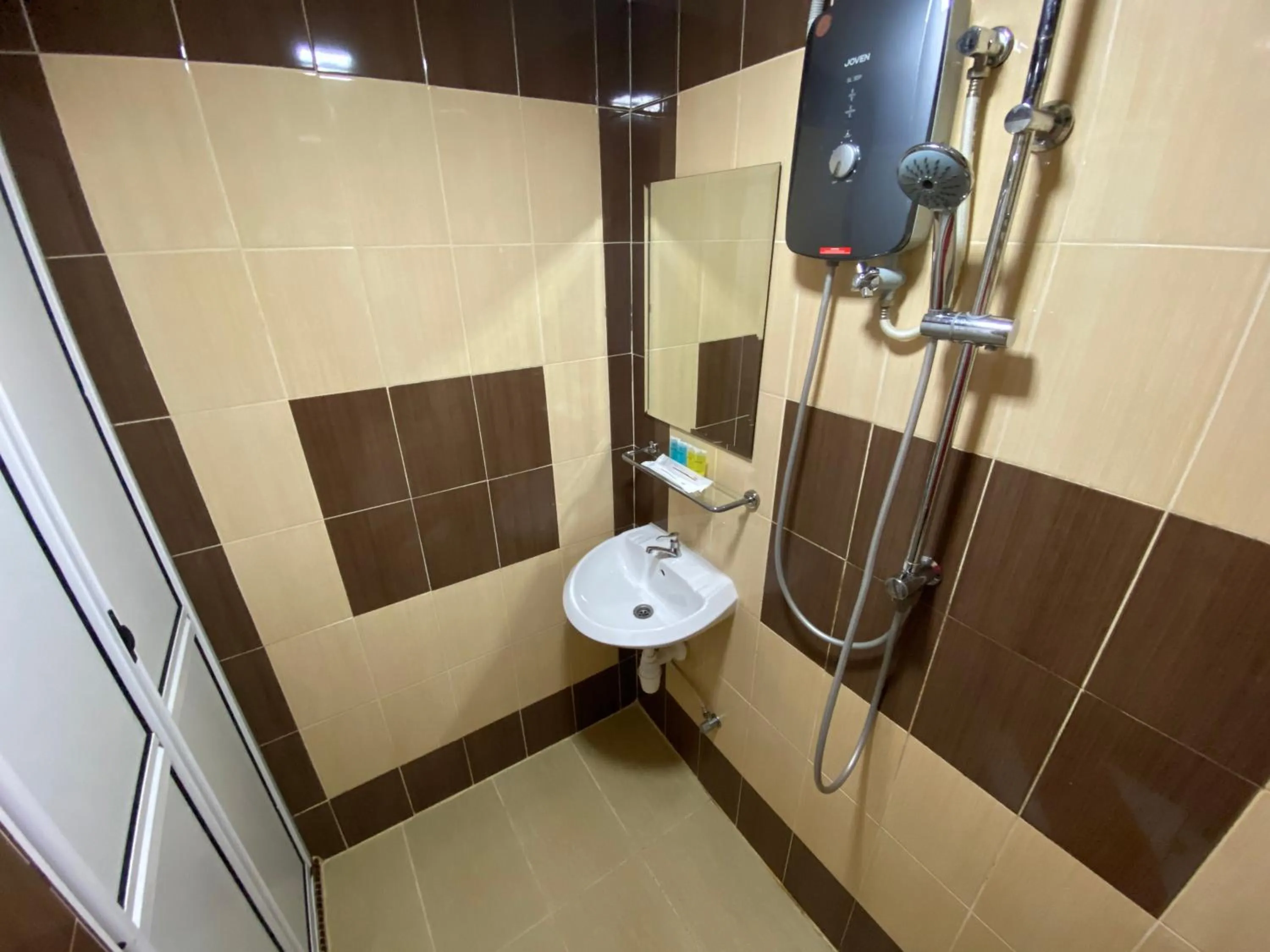 Bathroom in Shobi Hotel Johor Bahru Near CIQ JB