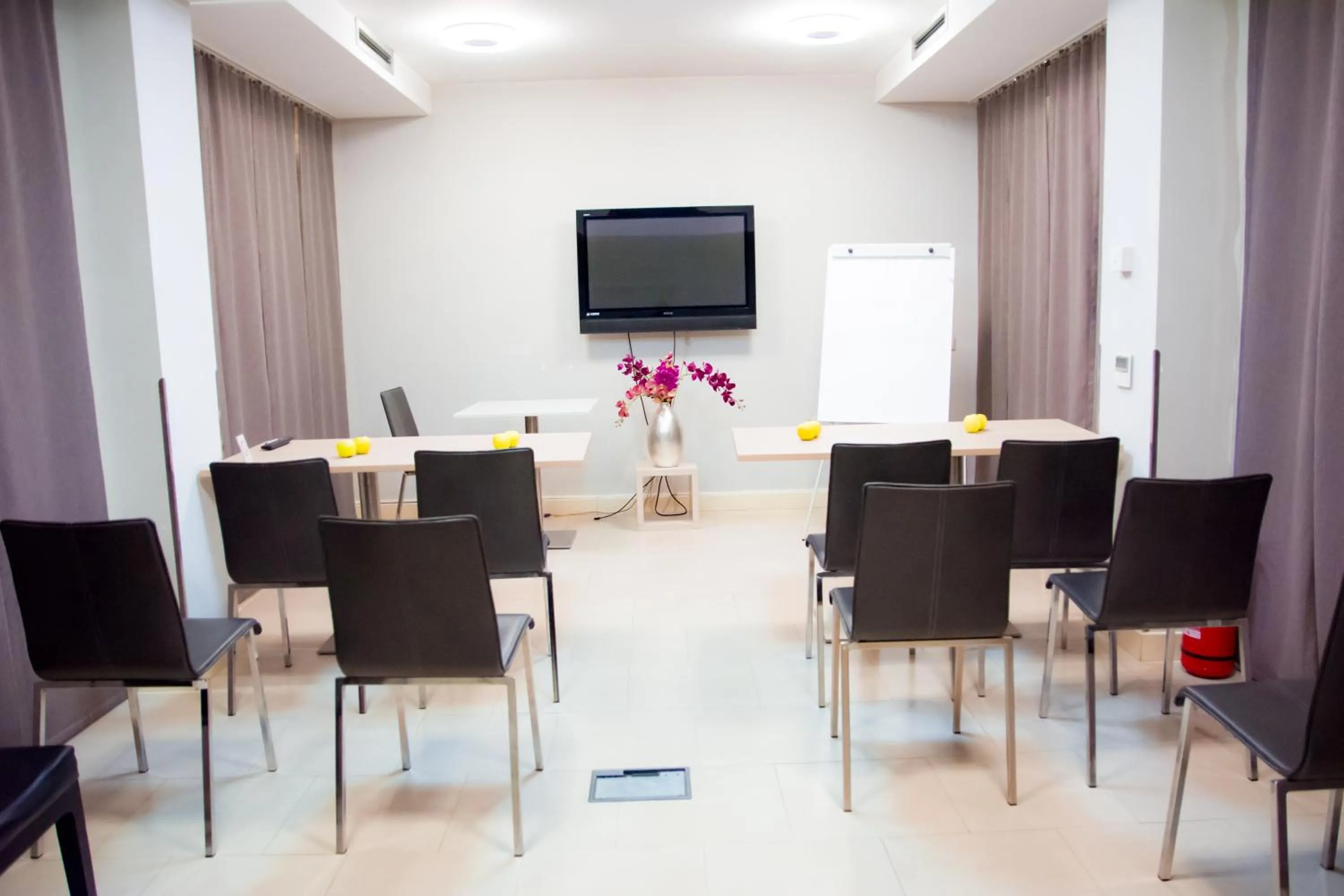 Business facilities in Hotel Srbija Garden-FREE PARKING
