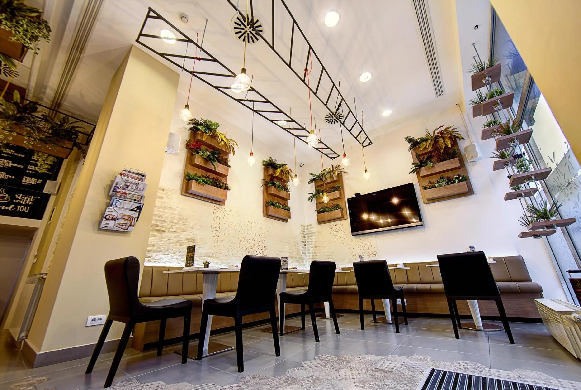 Restaurant/places to eat in Hotel Srbija Garden-FREE PARKING