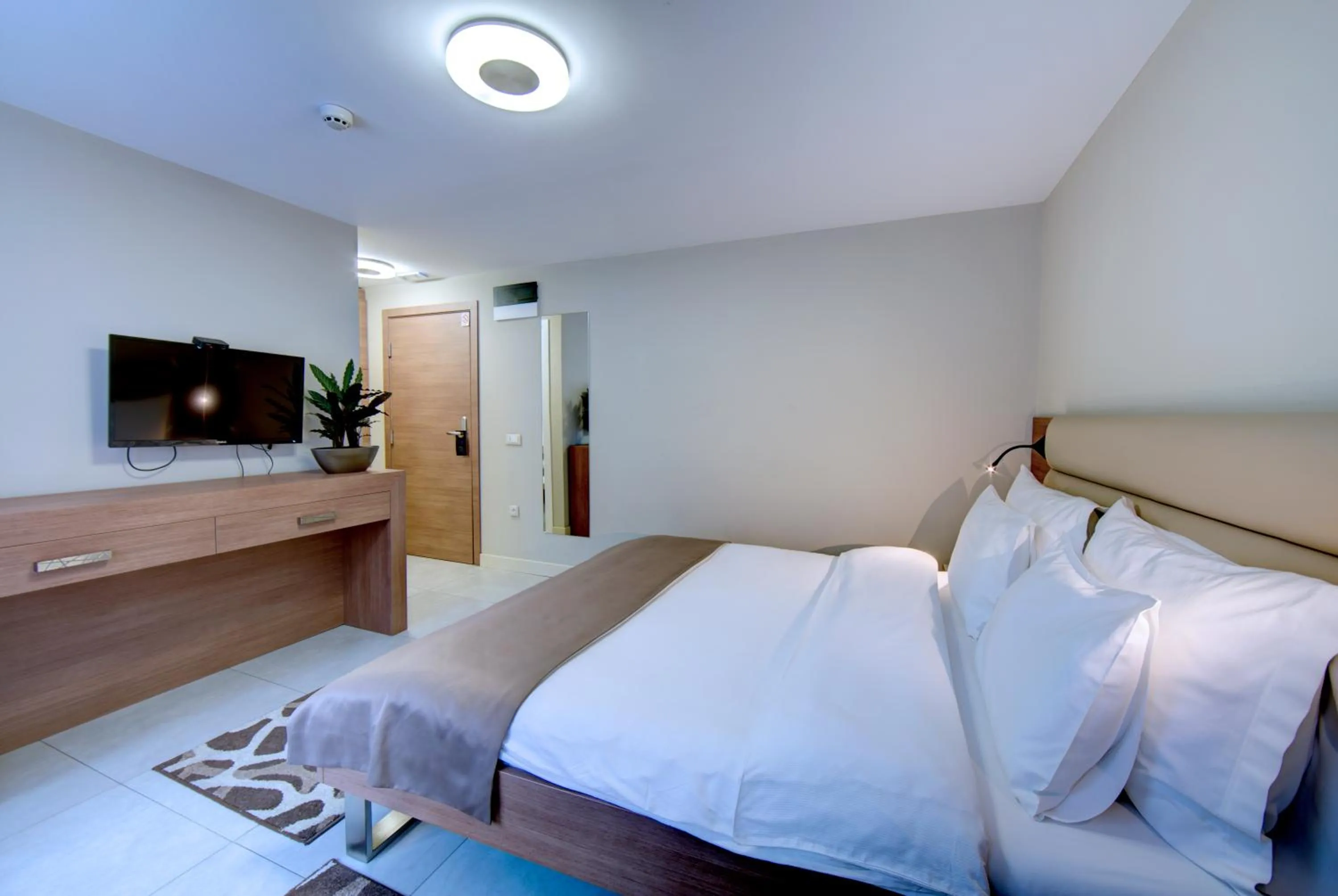 Bed in Hotel Srbija Garden-FREE PARKING