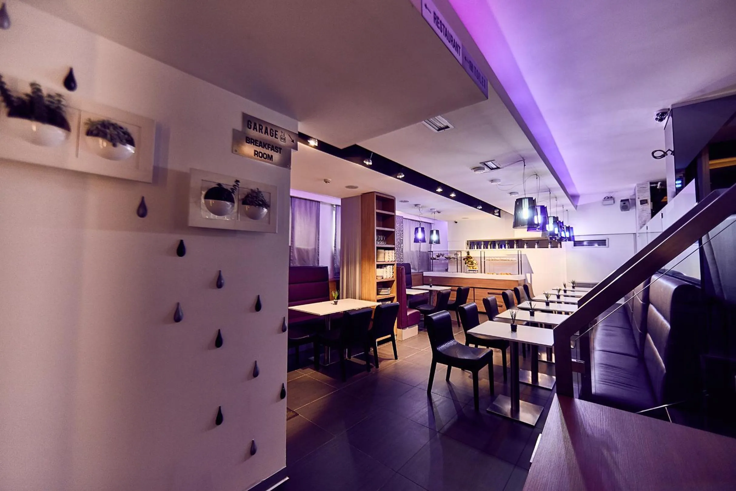 Restaurant/places to eat in Hotel Srbija Garden-FREE PARKING