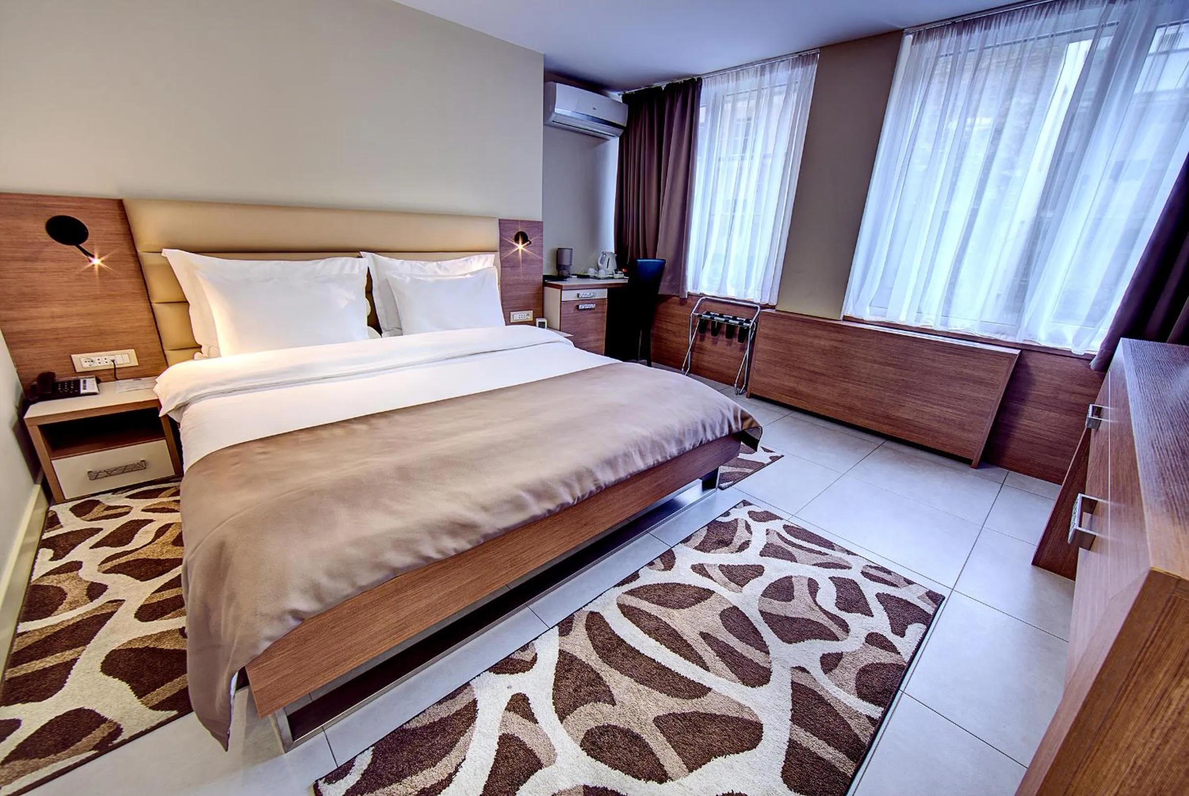 Bed in Hotel Srbija Garden-FREE PARKING