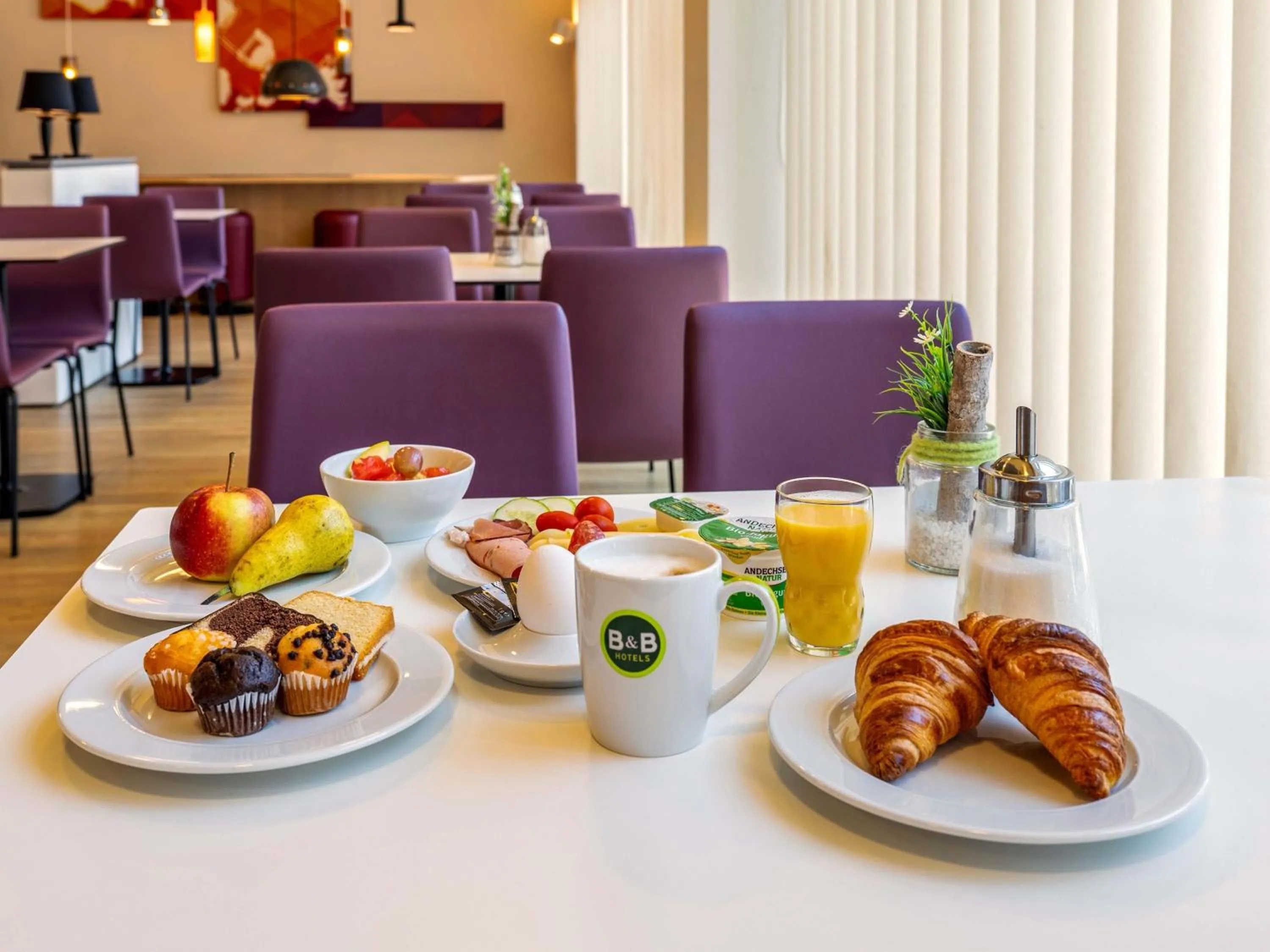 Restaurant/places to eat in B&B Hotel Stuttgart-Bad Cannstatt