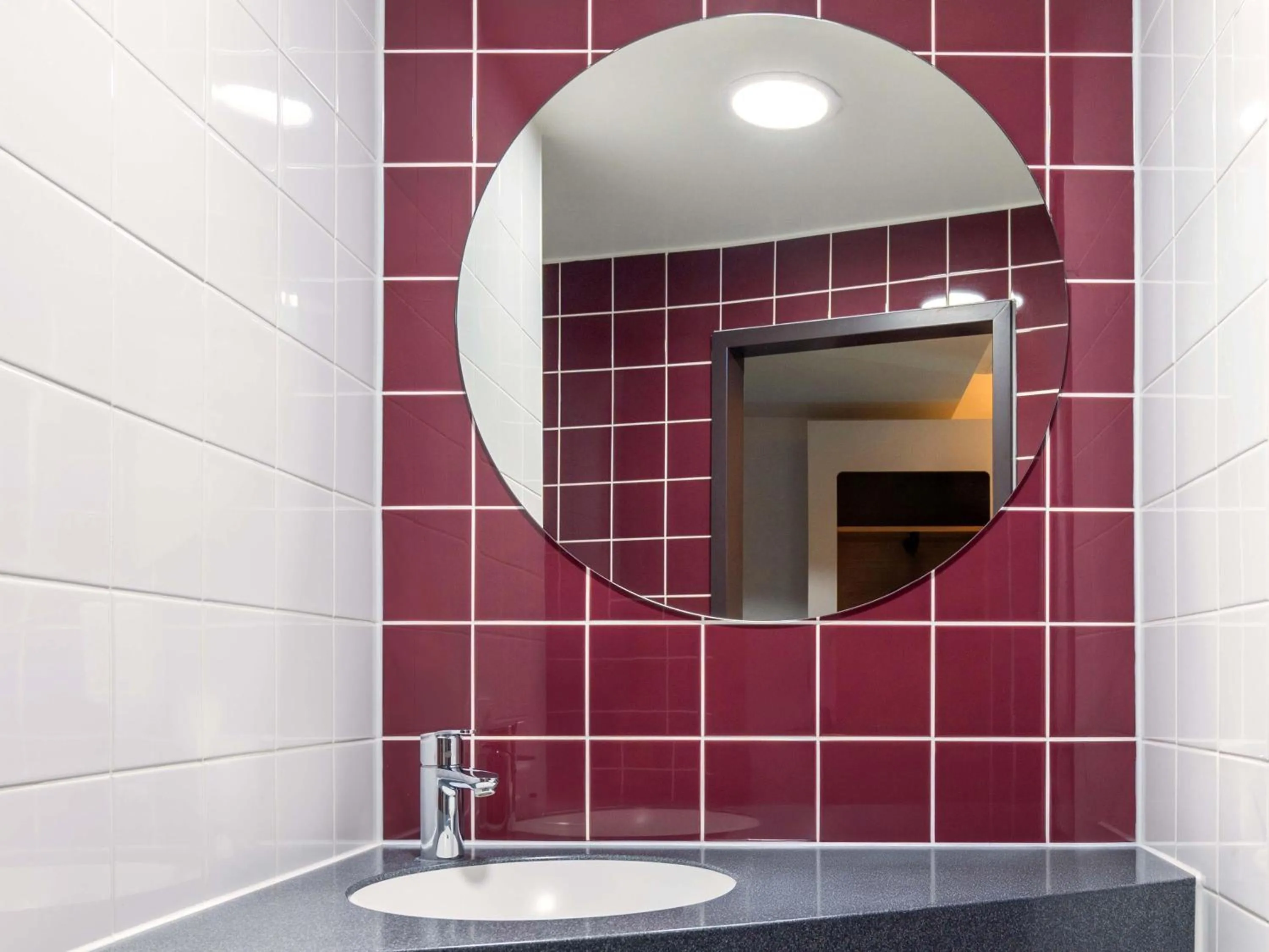 Bathroom in B&B Hotel Stuttgart-Bad Cannstatt