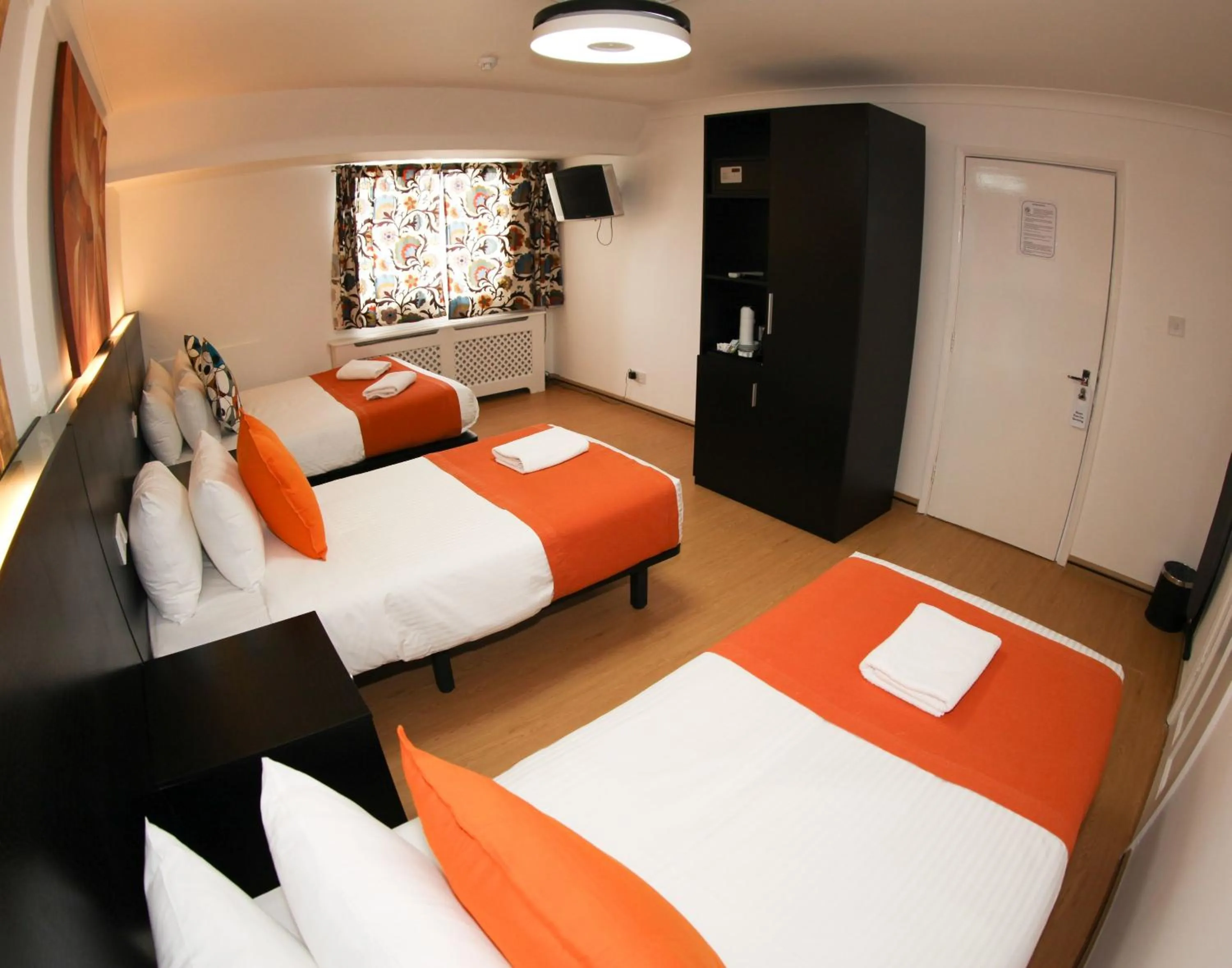 Day, Bed in Heathrow Inn Hotel