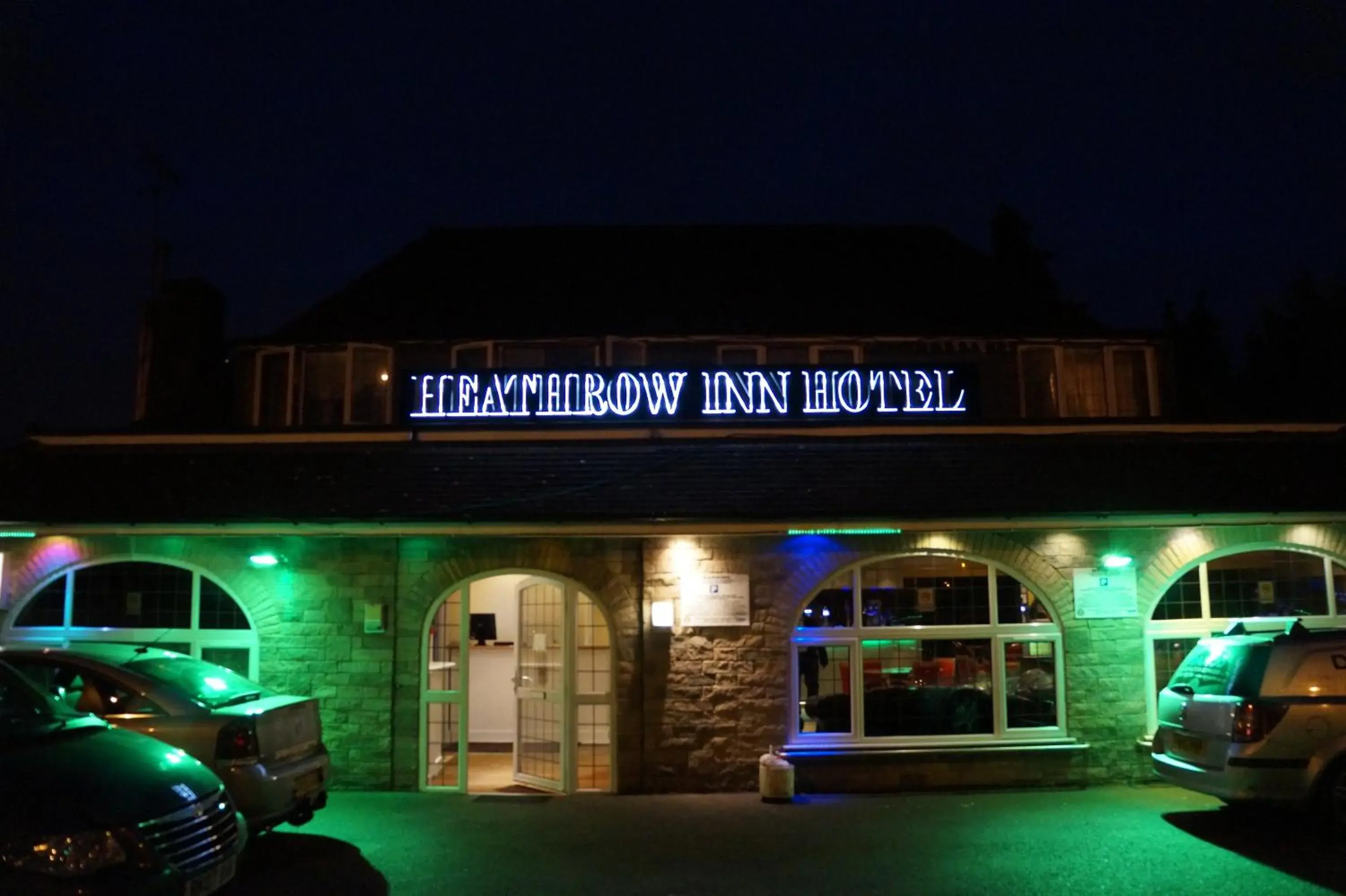 Property building in Heathrow Inn Hotel Property building in Heathrow Inn Hotel