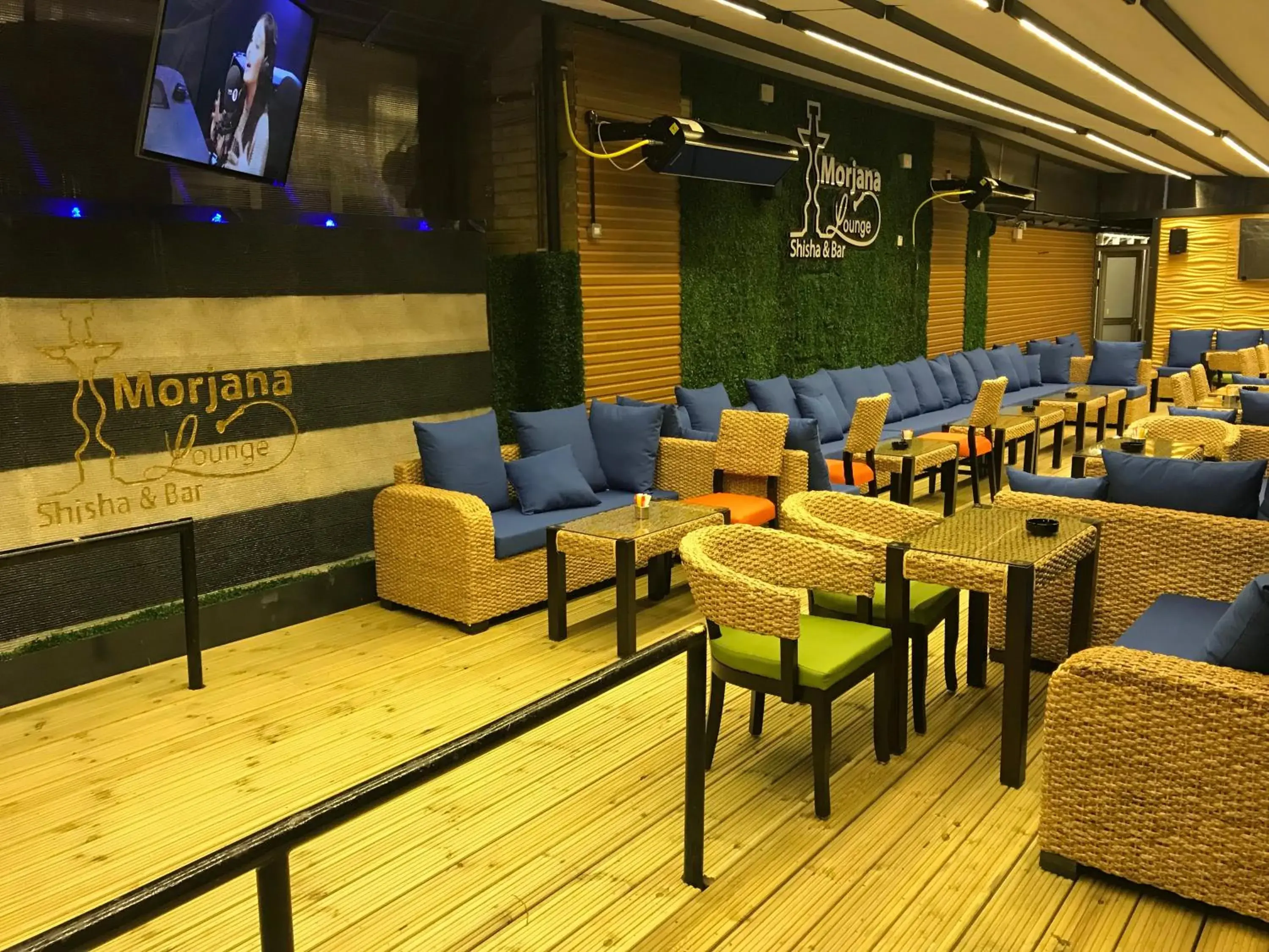 Lounge or bar in Heathrow Inn Hotel Lounge or bar in Heathrow Inn Hotel